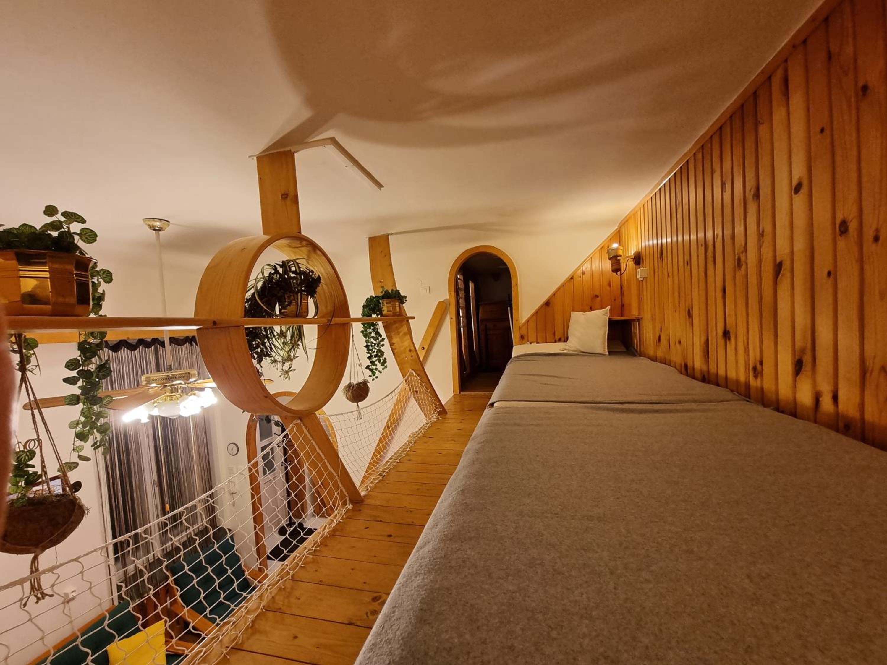 Studio Apartment - Photo 28