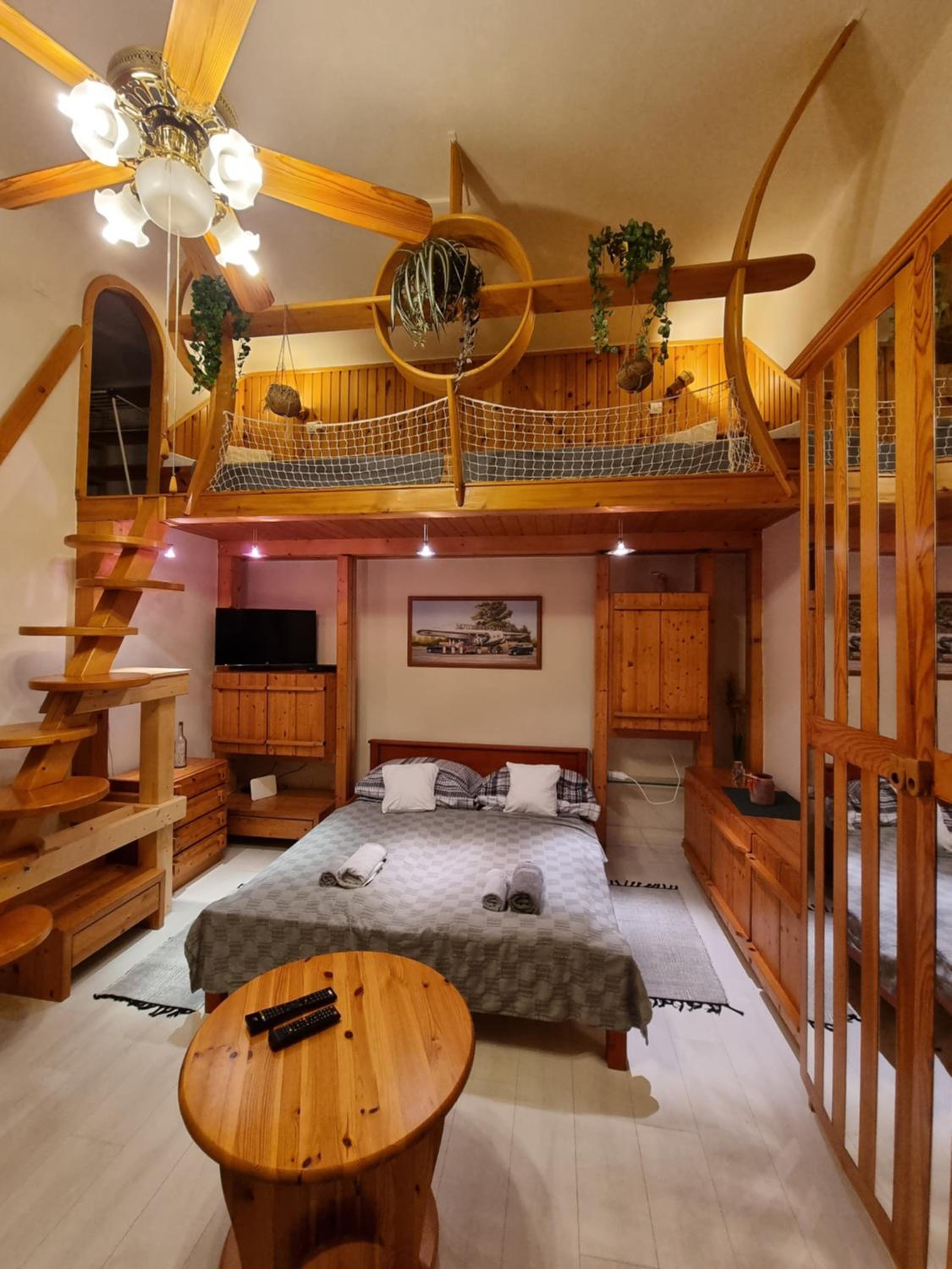 Studio Apartment - Photo 27