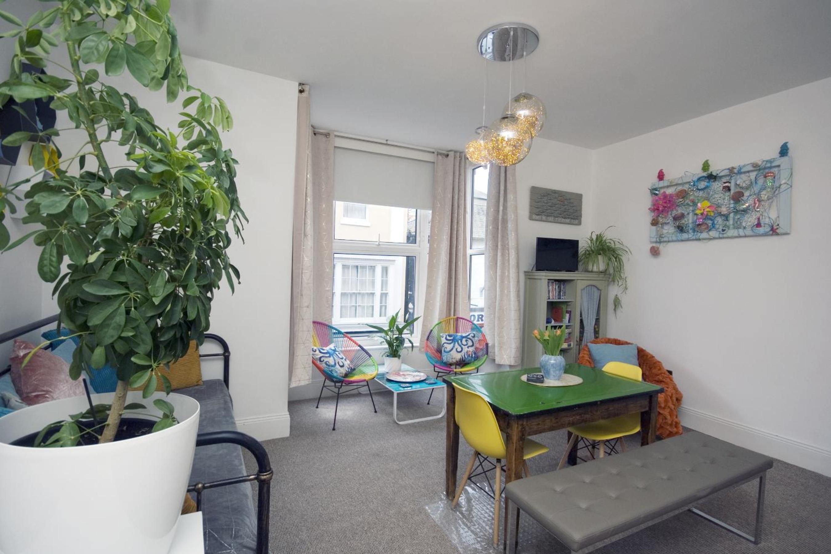 One-Bedroom Apartment - Photo 3