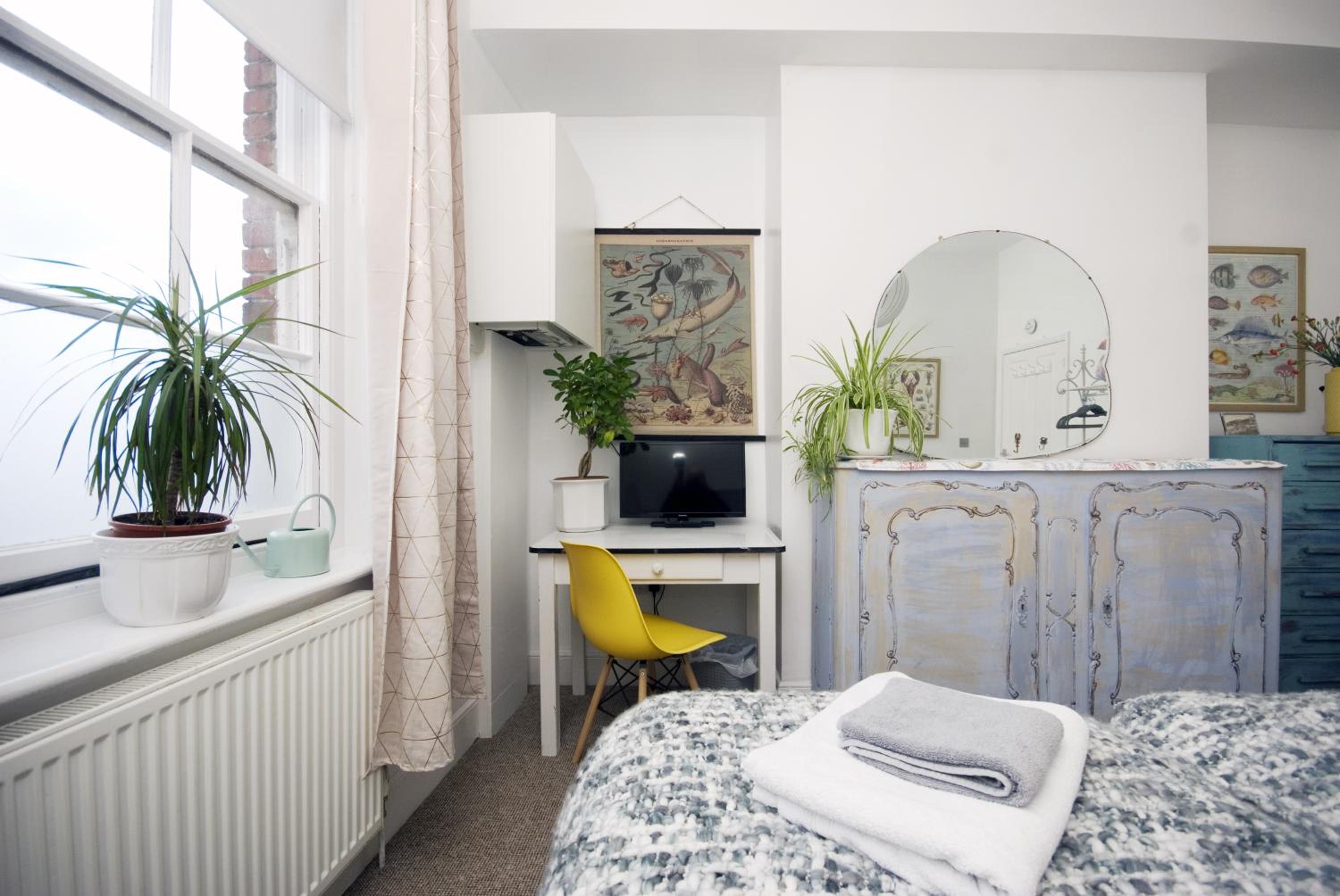 One-Bedroom Apartment - Photo 8