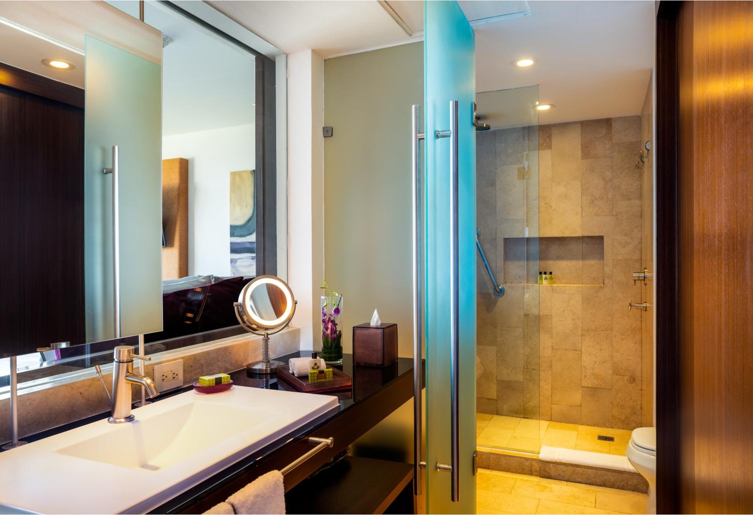 Classic King Room with Ocean View - Photo 2