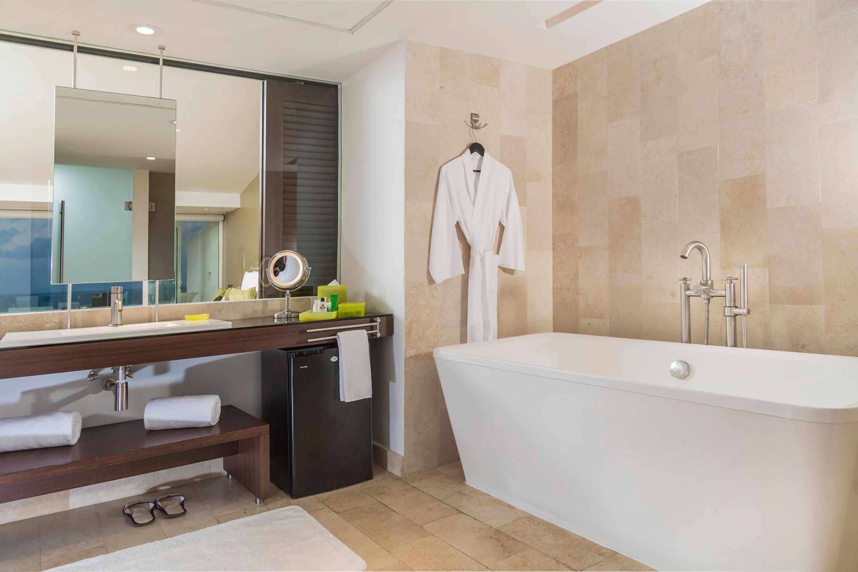 Classic King Room with Ocean View