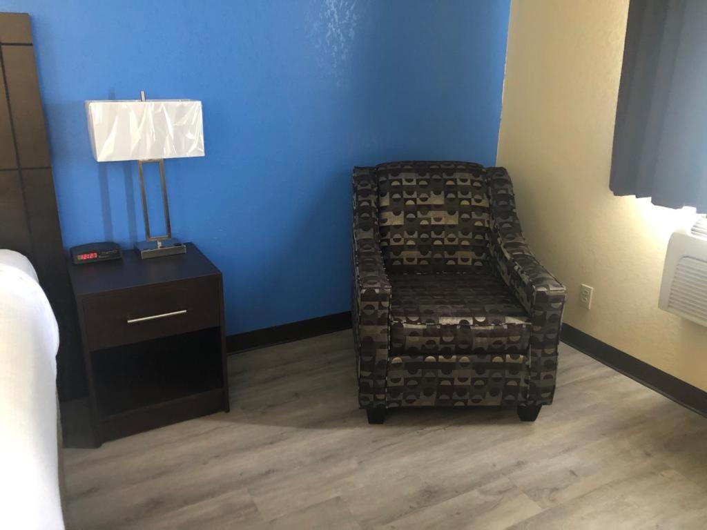 King Room- Non-Smoking - Photo 2