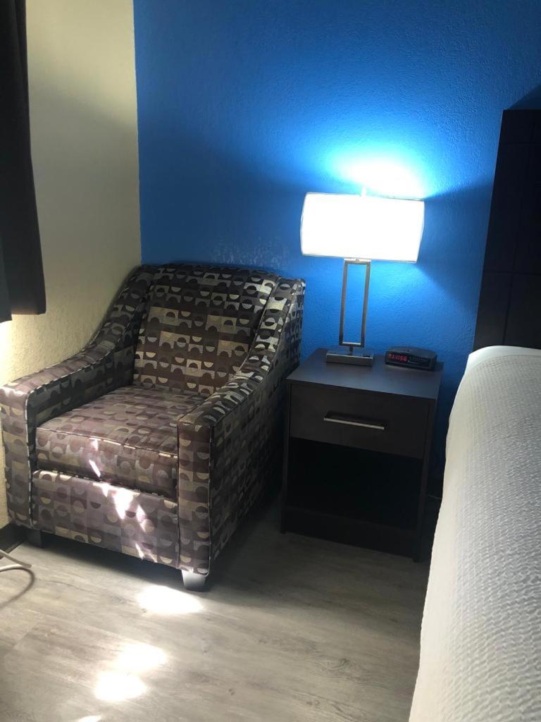 Queen Room - Non-Smoking - Photo 2