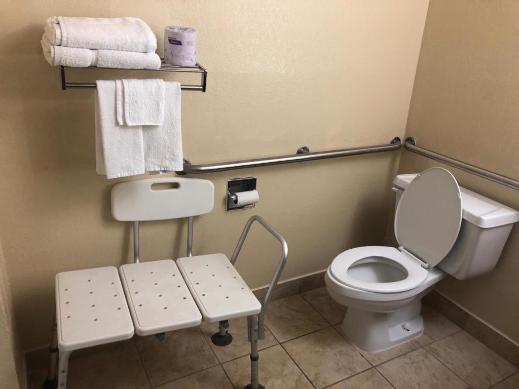 Queen Room - Disability Access/Non-Smoking - Photo 5