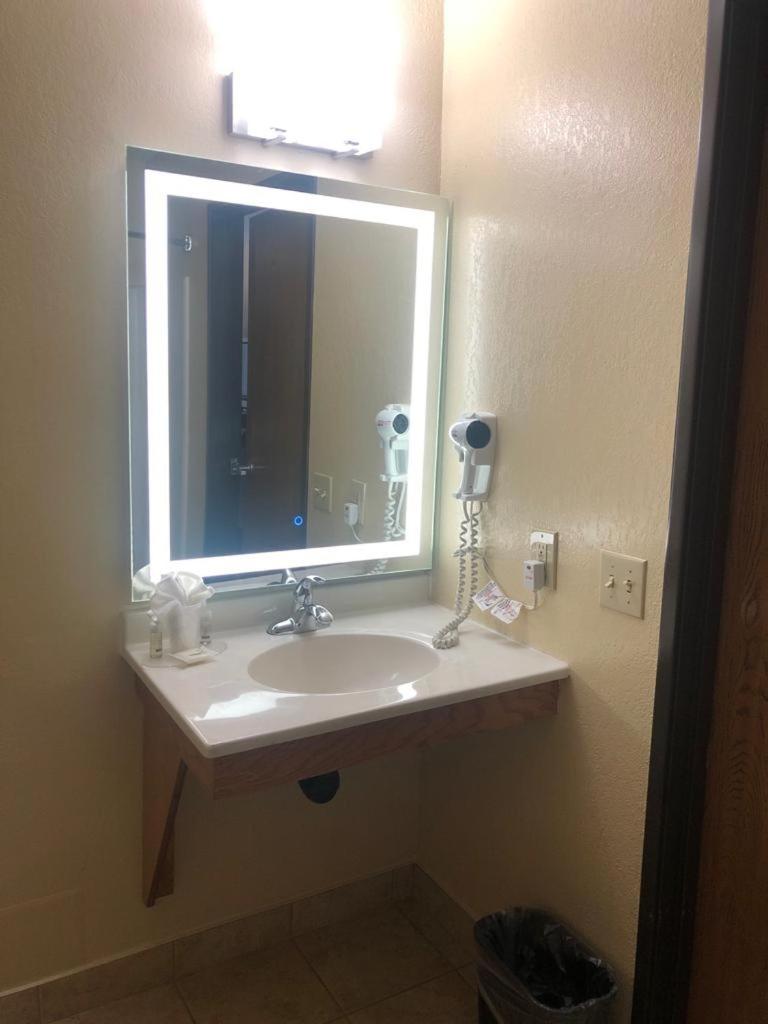 Queen Room - Disability Access/Non-Smoking - Photo 4