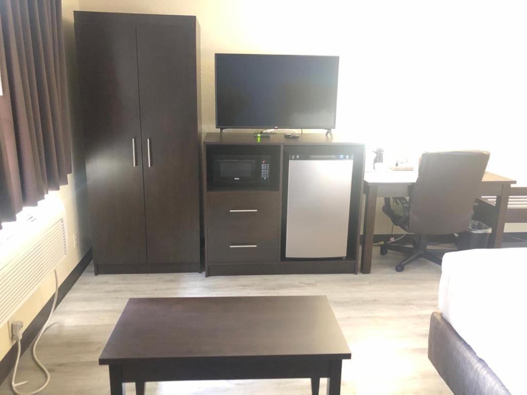 Deluxe Family Suite - Photo 5