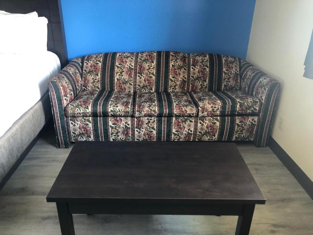 Deluxe Family Suite - Photo 6