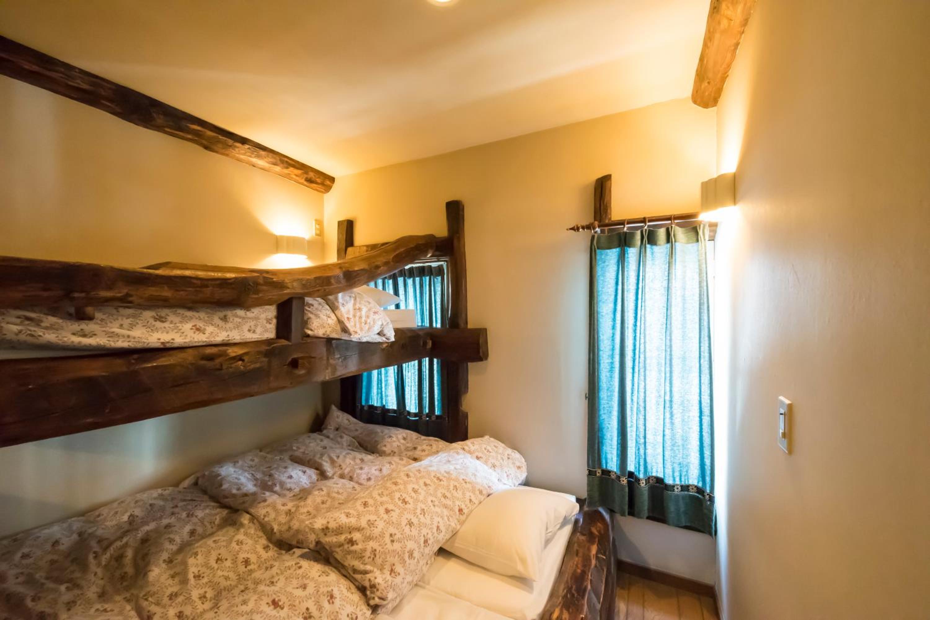 Economy Triple Room with Shared Bathroom photo 2