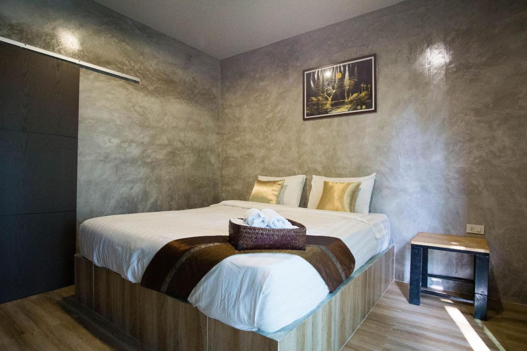 Deluxe King Room photo 1