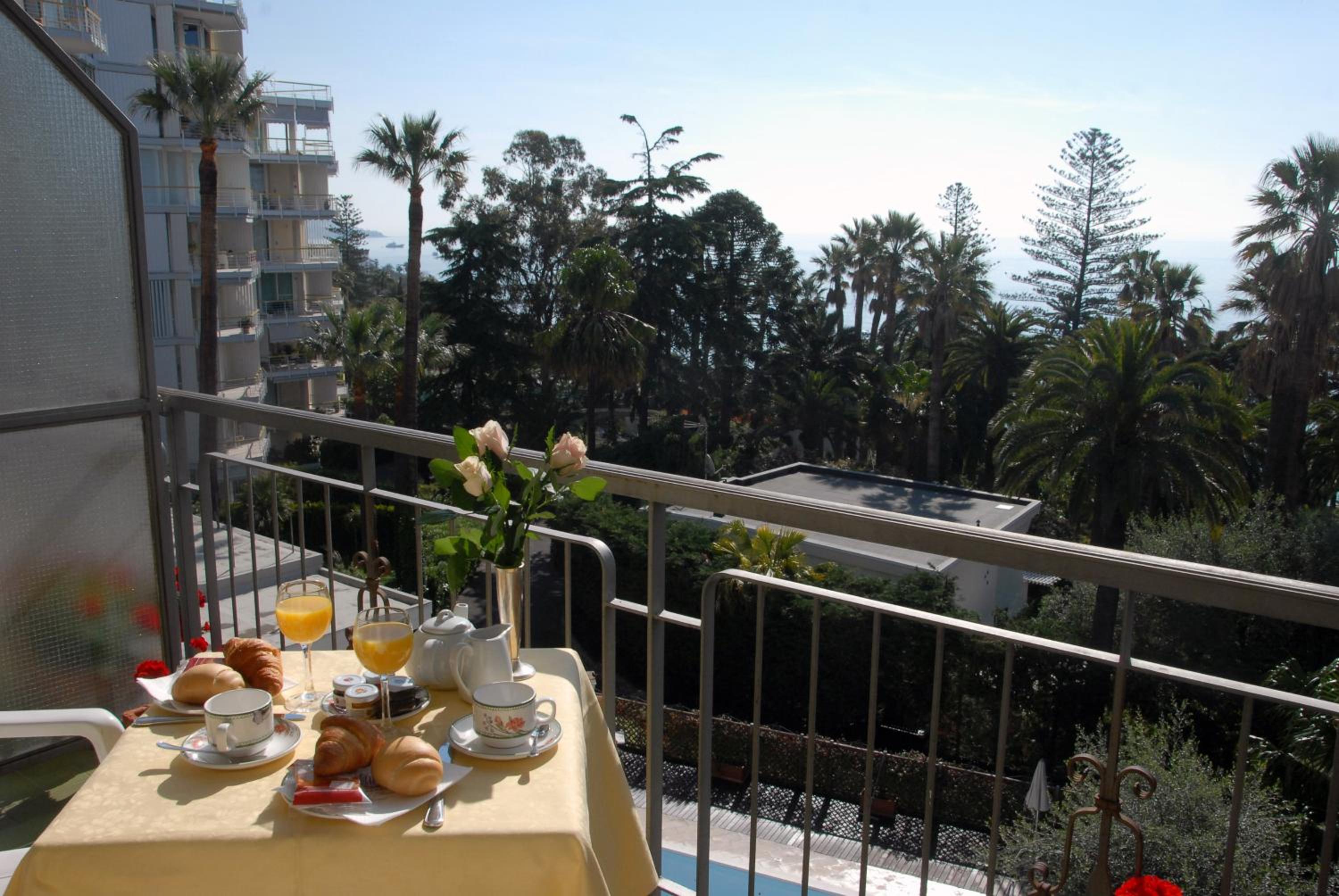 Triple Room with Balcony - Photo 8