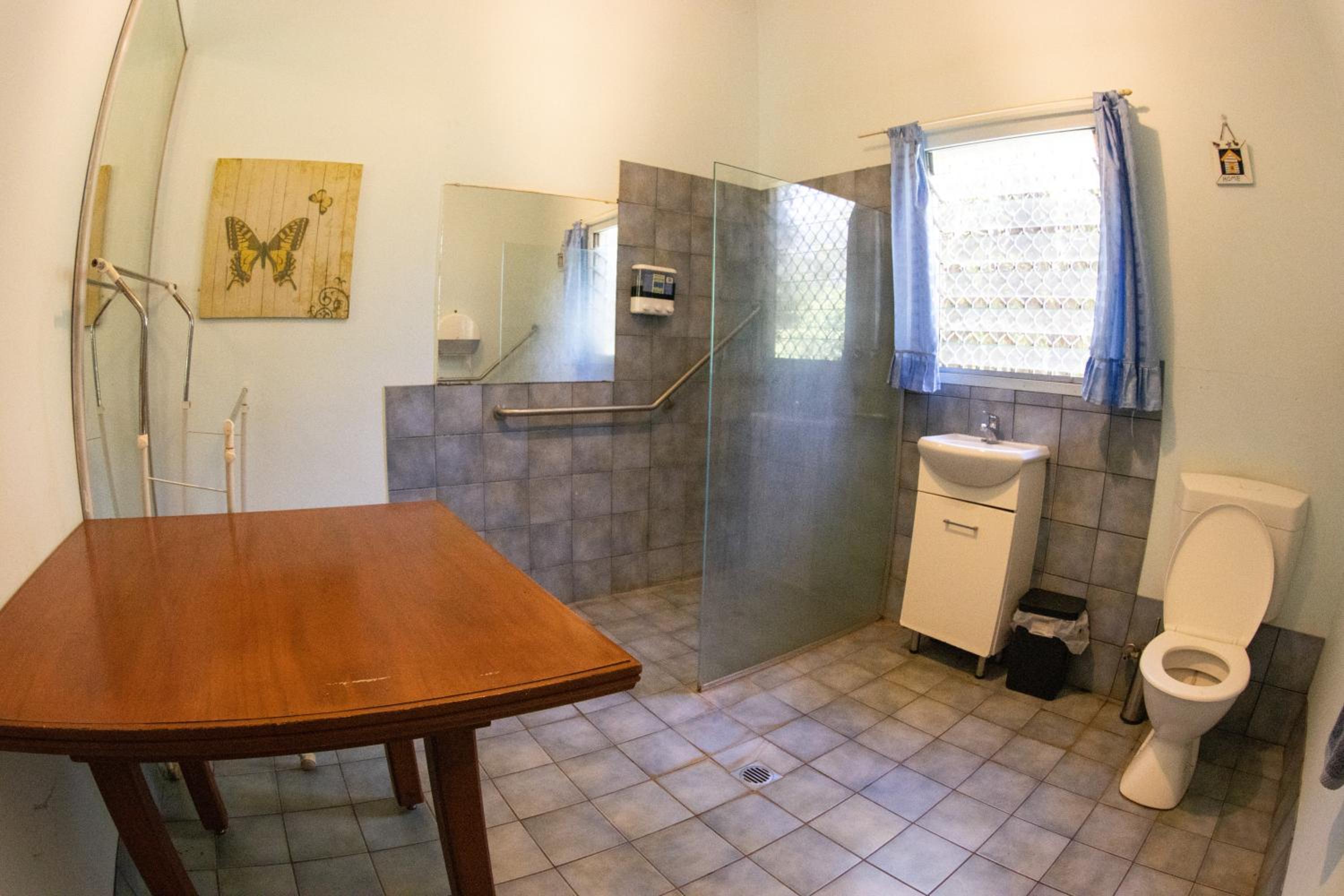 Three-Bedroom House photo 3
