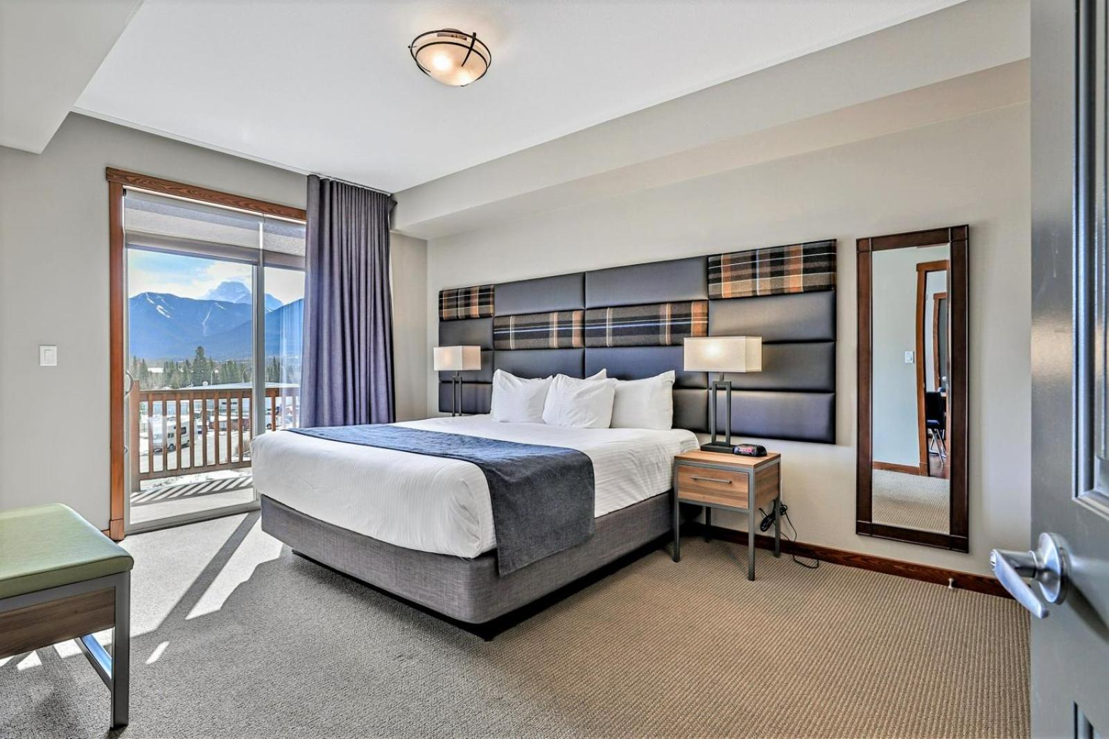 Two-Bedroom Apartment with Mountain View