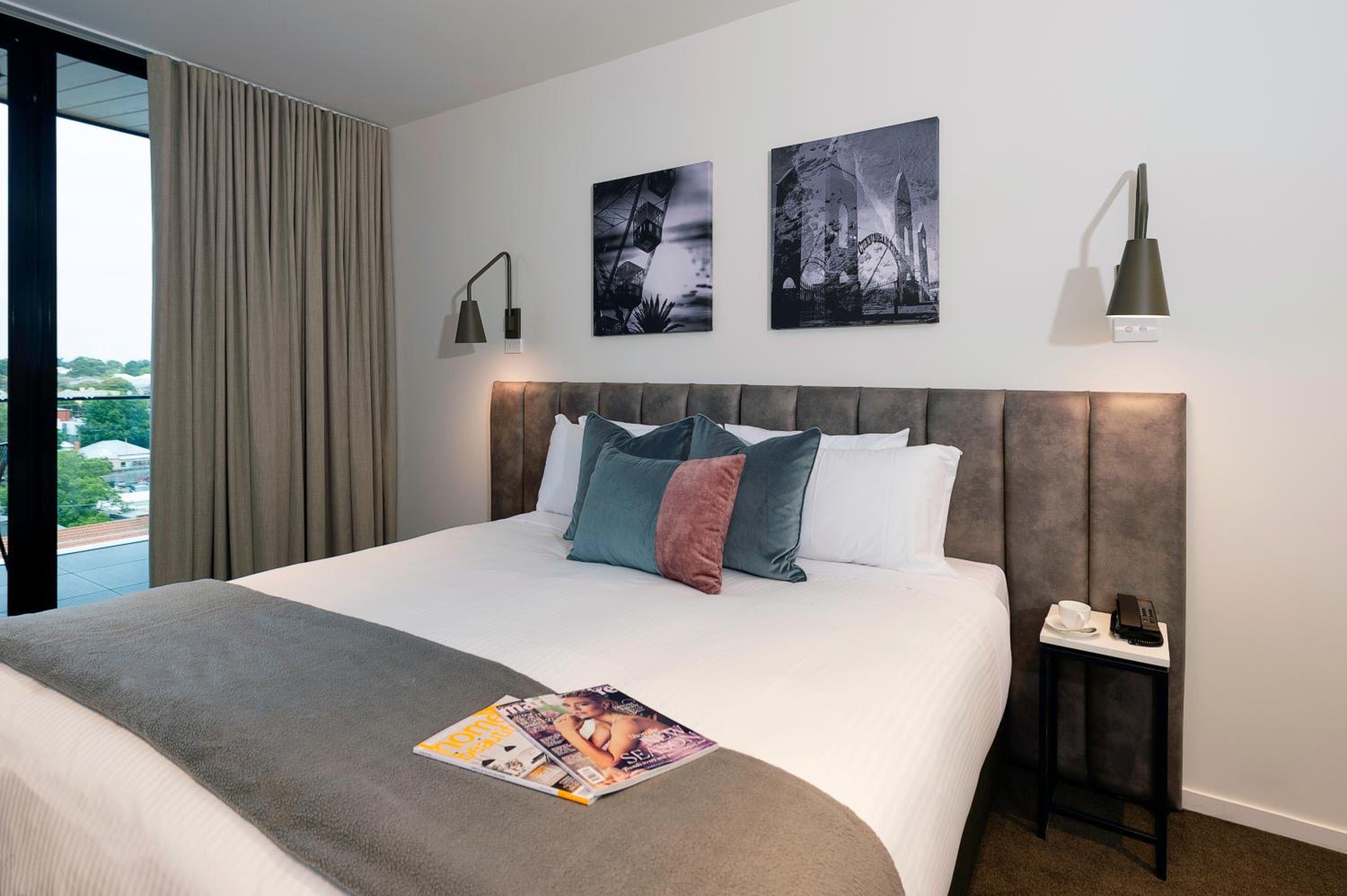 Hotel Room  - Photo 3