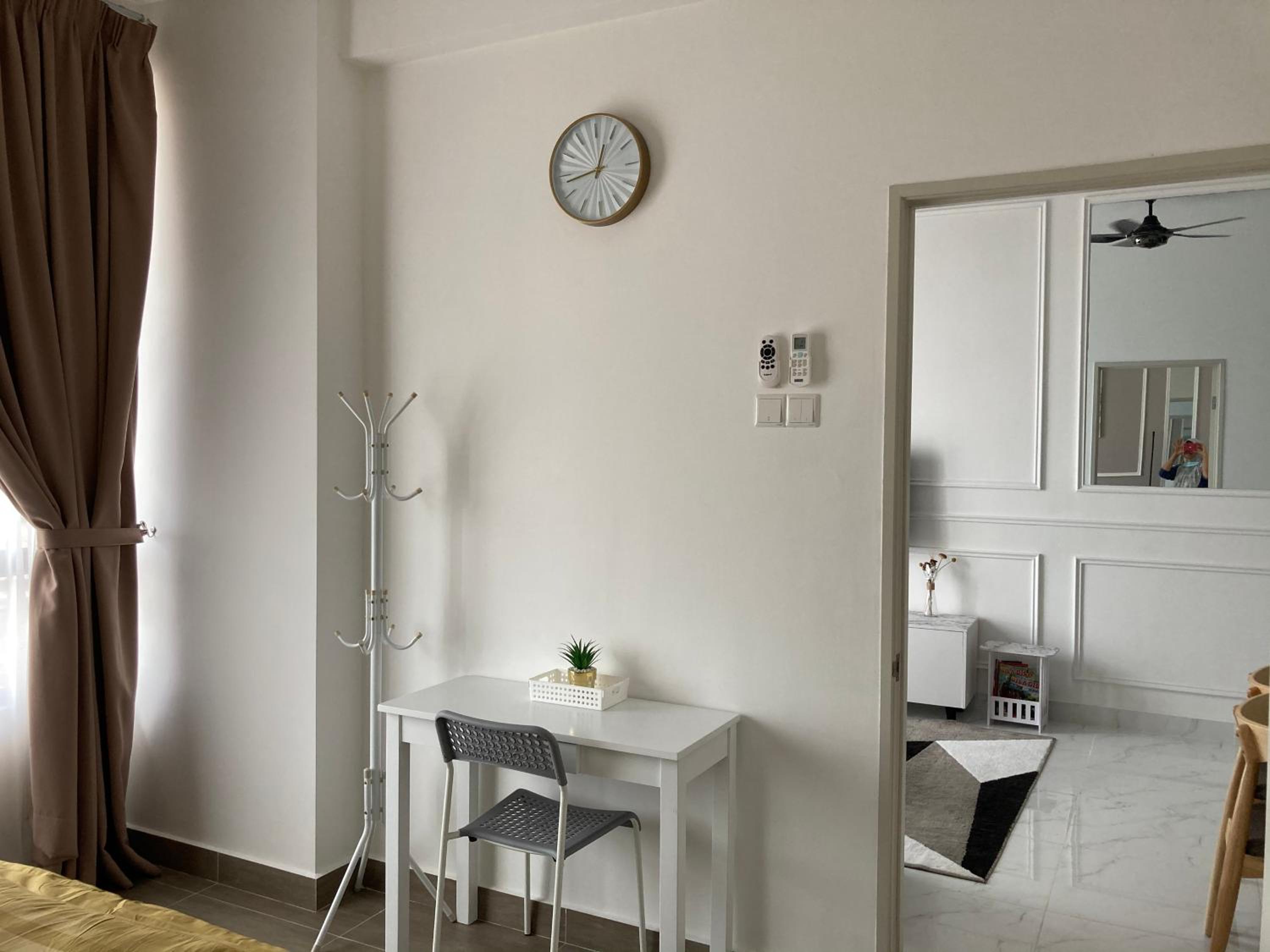 One-Bedroom Apartment photo 2