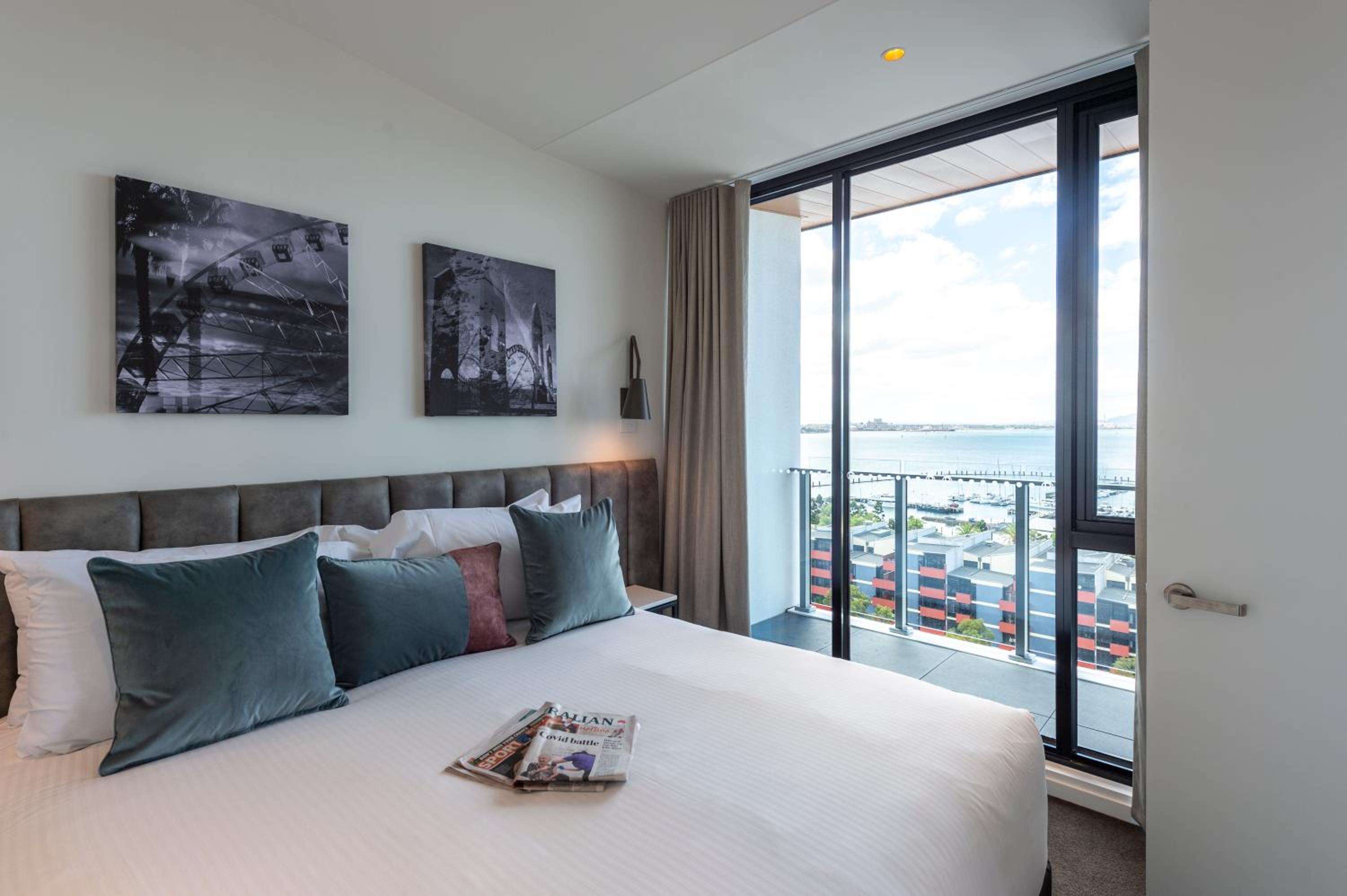 Two-Bedroom Apartment with Ocean View - Photo 9