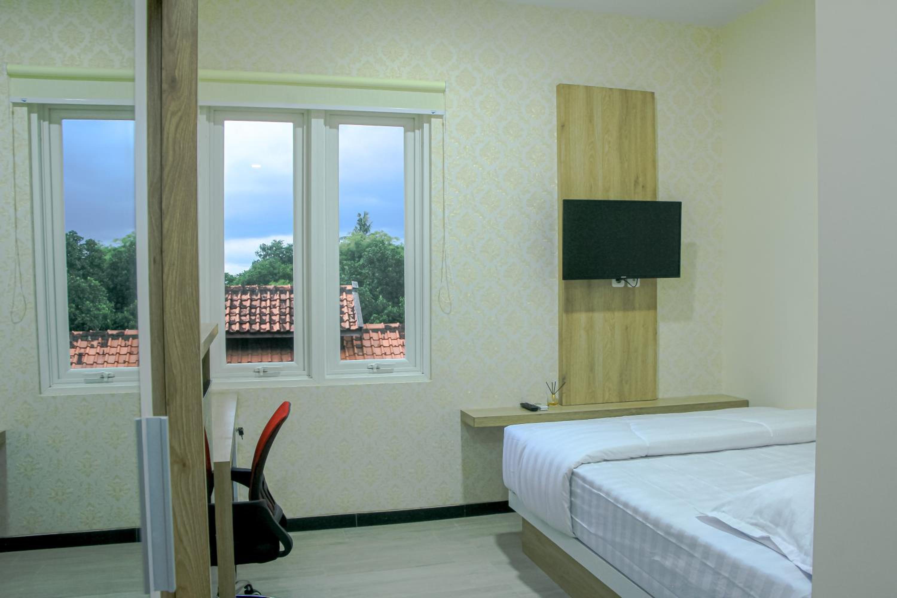 Double Room with Private Bathroom - Photo 3