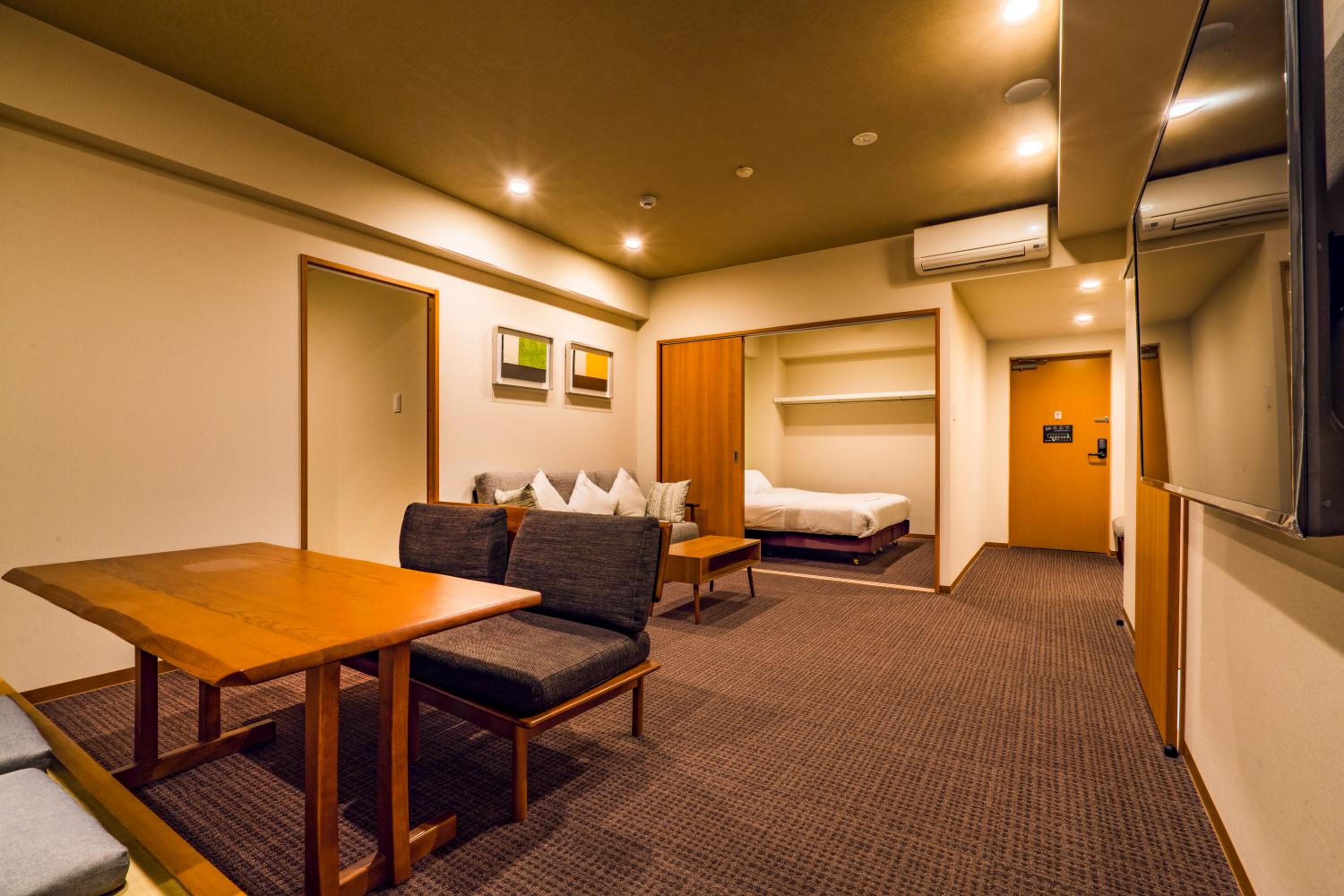 Superior Suite - Photo 10