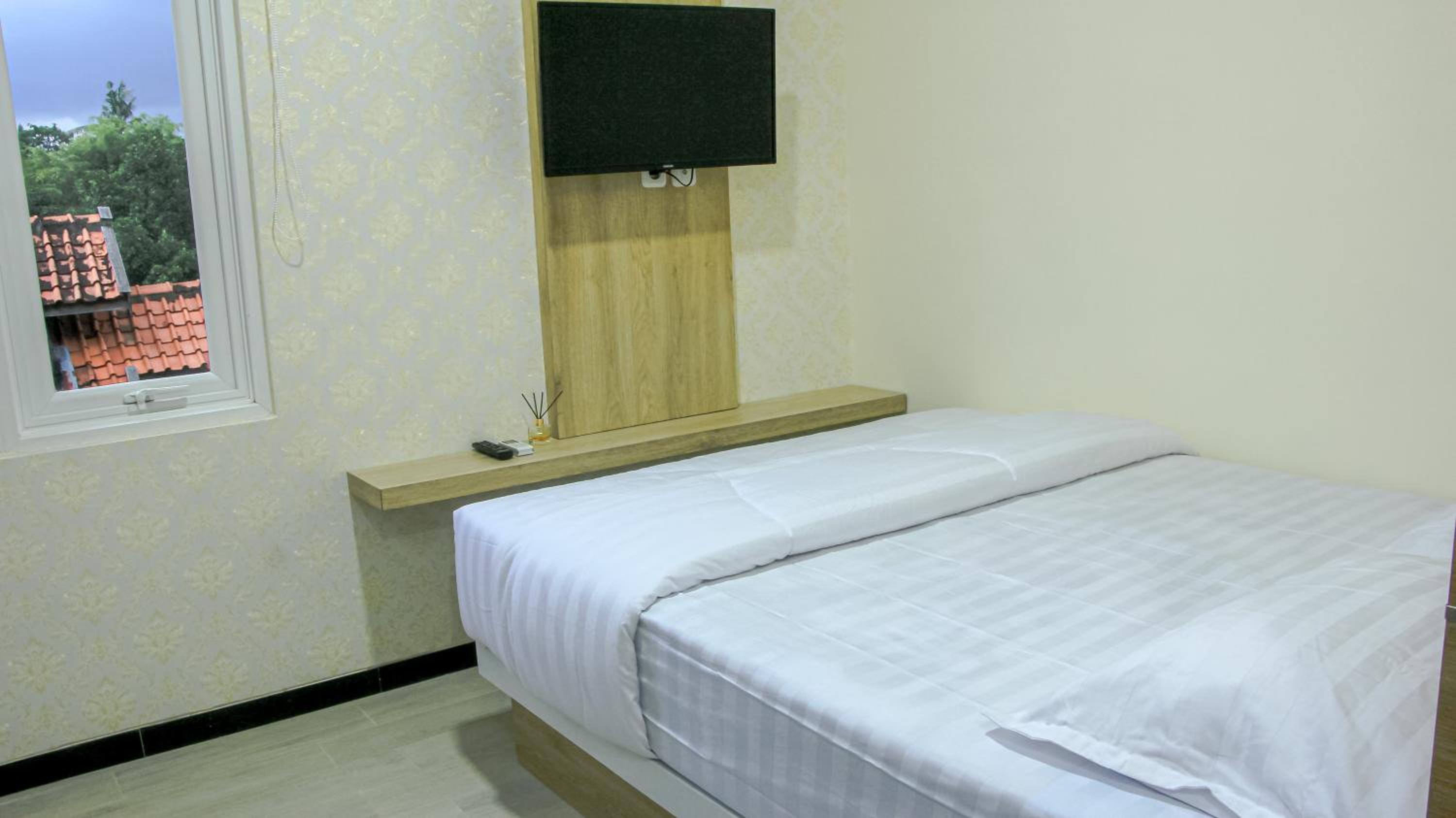 Double Room with Private Bathroom - Photo 7
