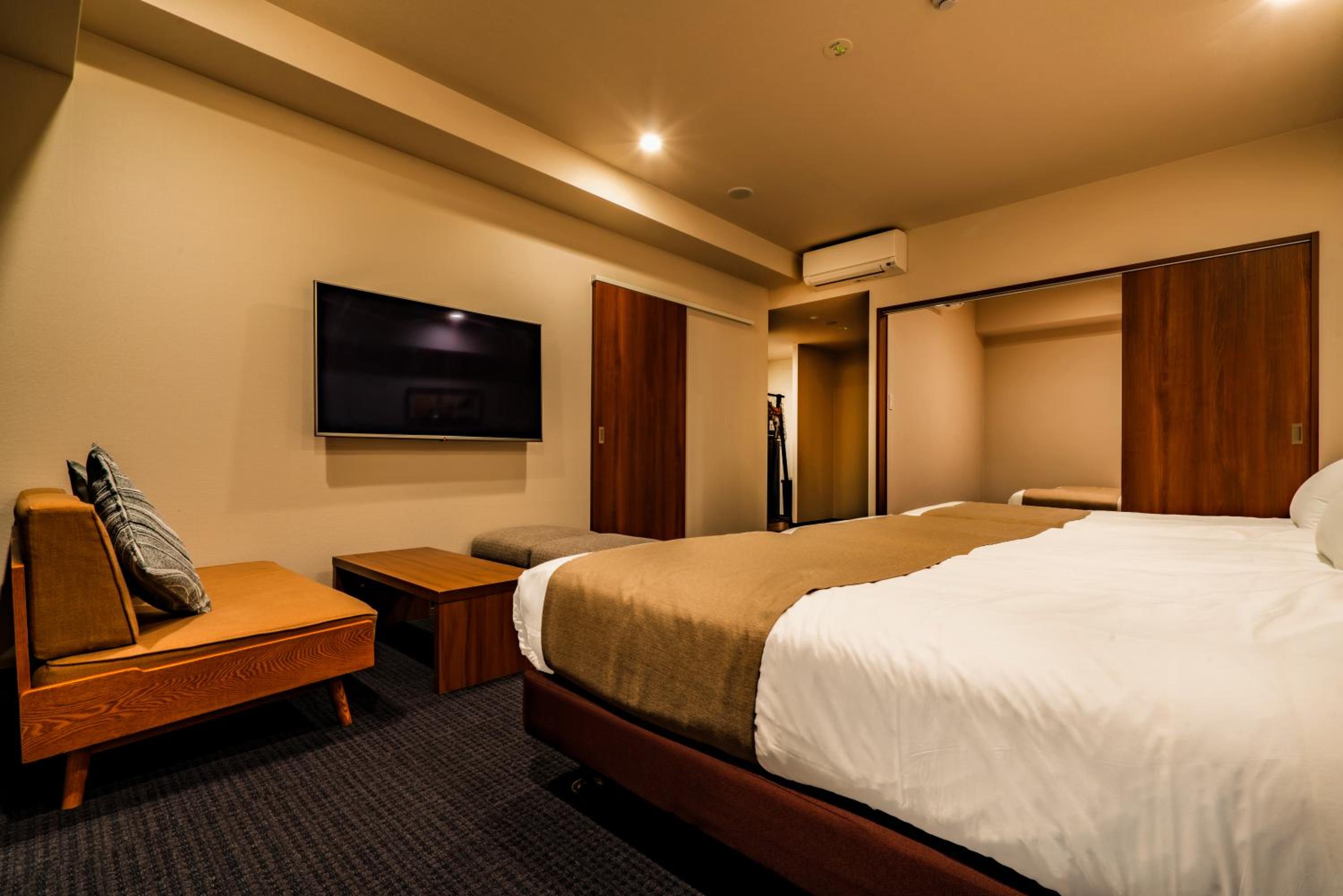 One-Bedroom Suite - Photo 9