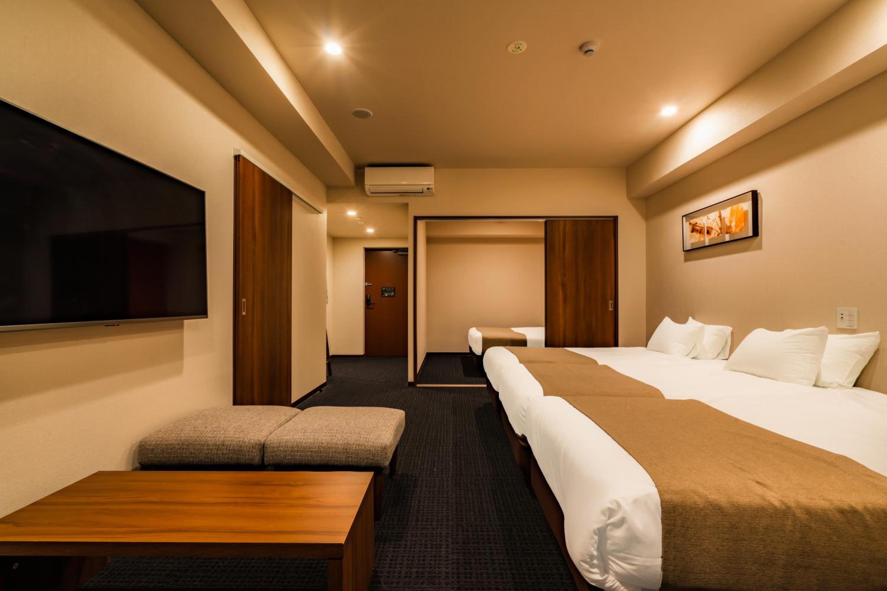 One-Bedroom Suite - Photo 12