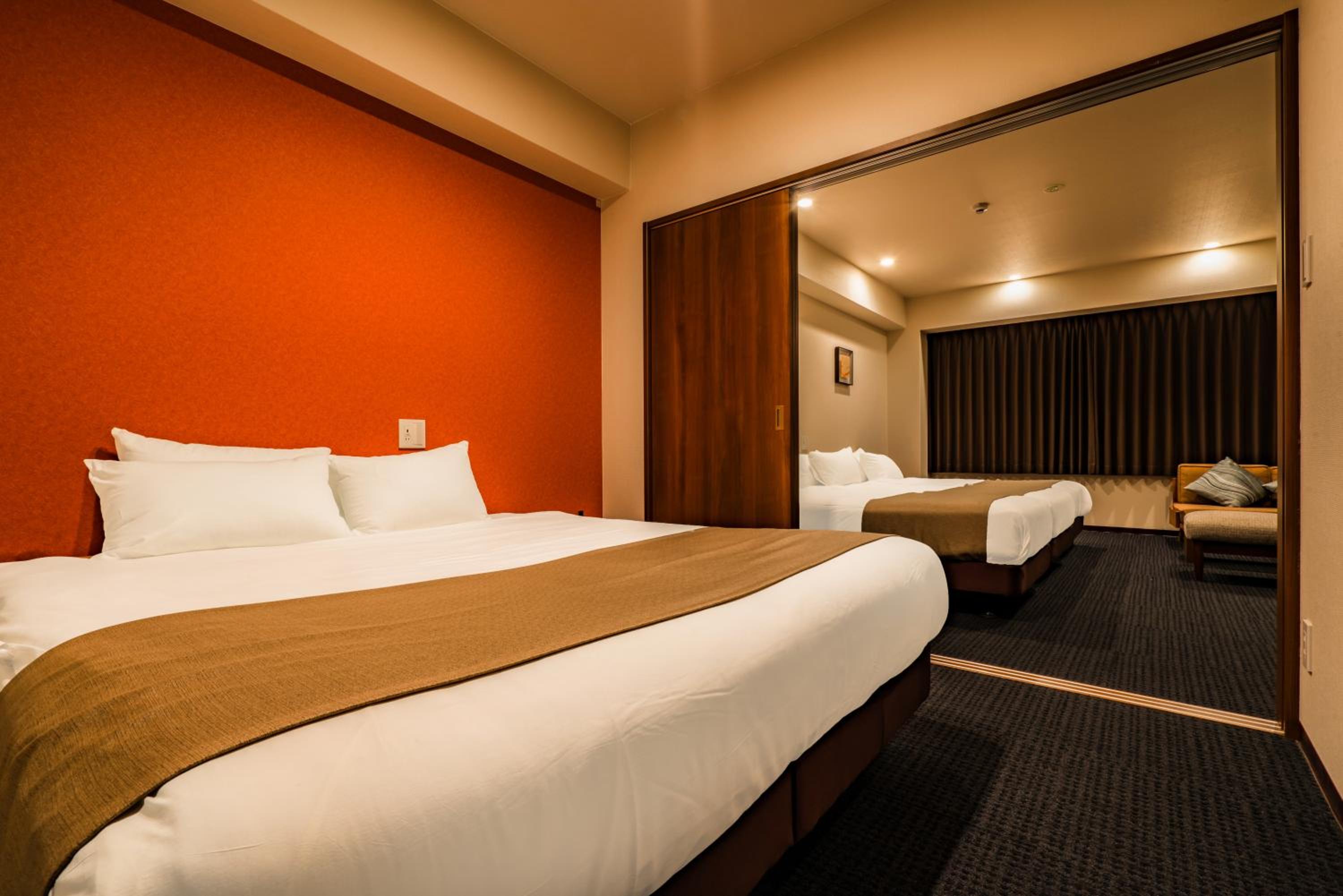 One-Bedroom Suite - Photo 10