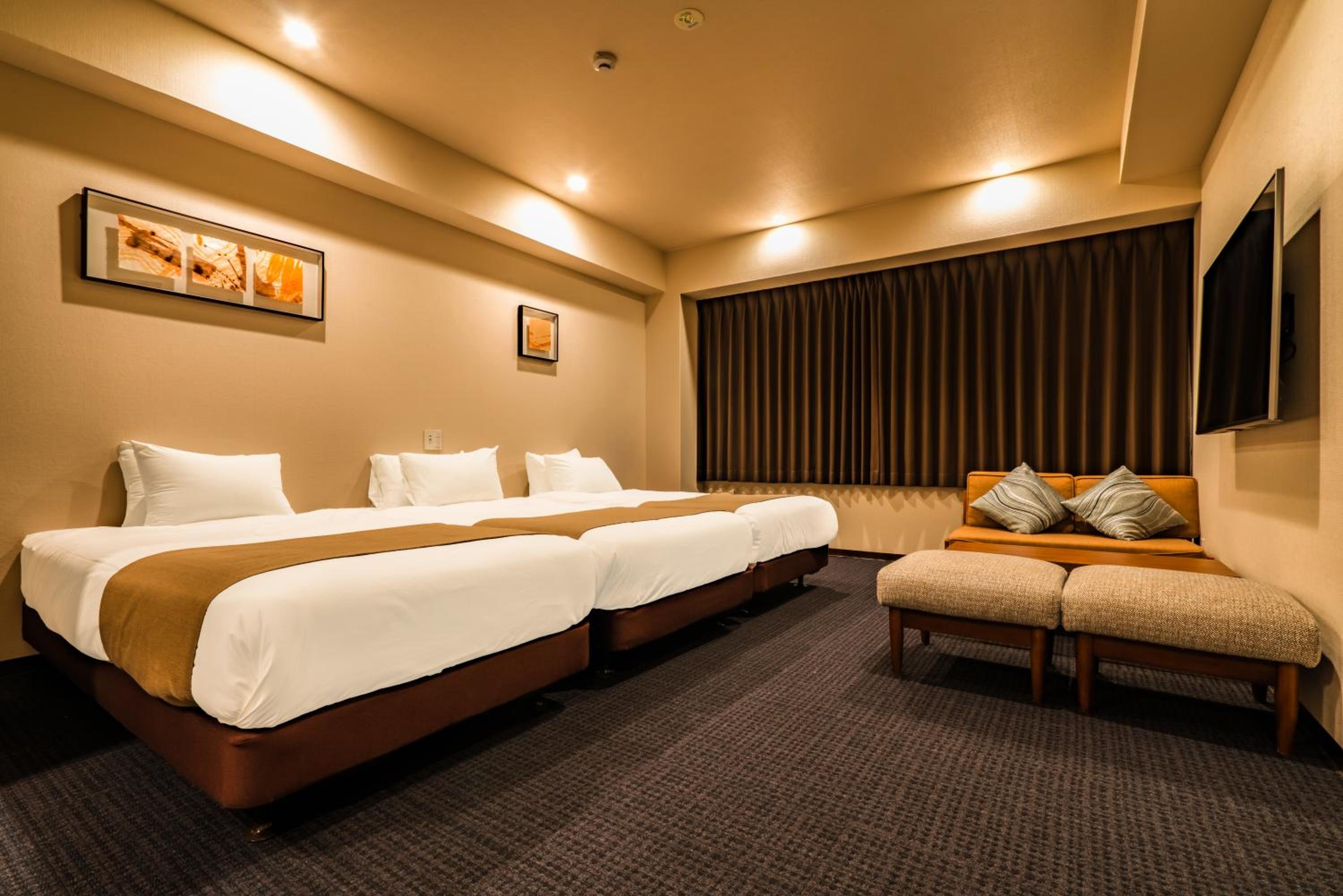 One-Bedroom Suite - Photo 1