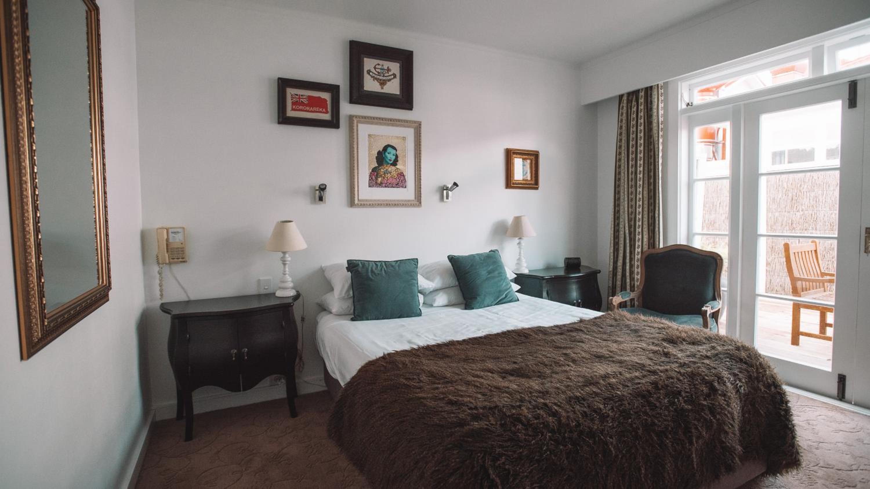 Queen Room with Balcony - Photo 4