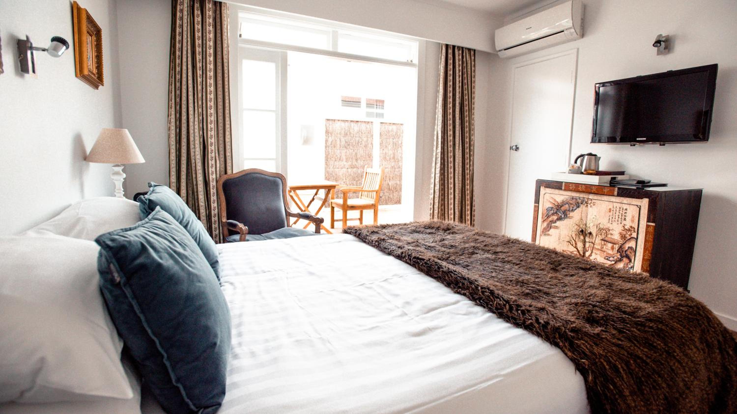 Queen Room with Balcony - Photo 1