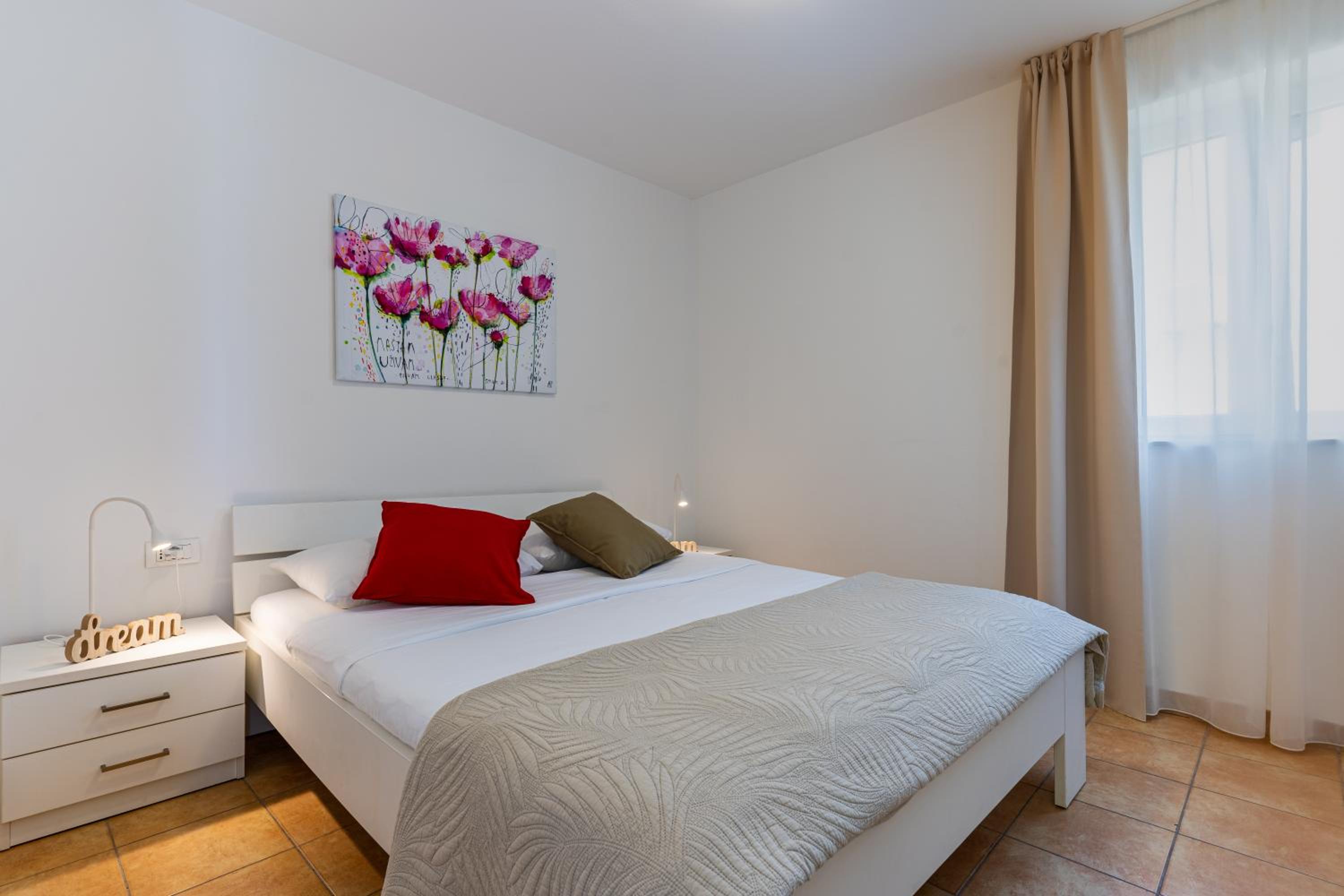One-Bedroom Apartment with Balcony or Terrace photo 3