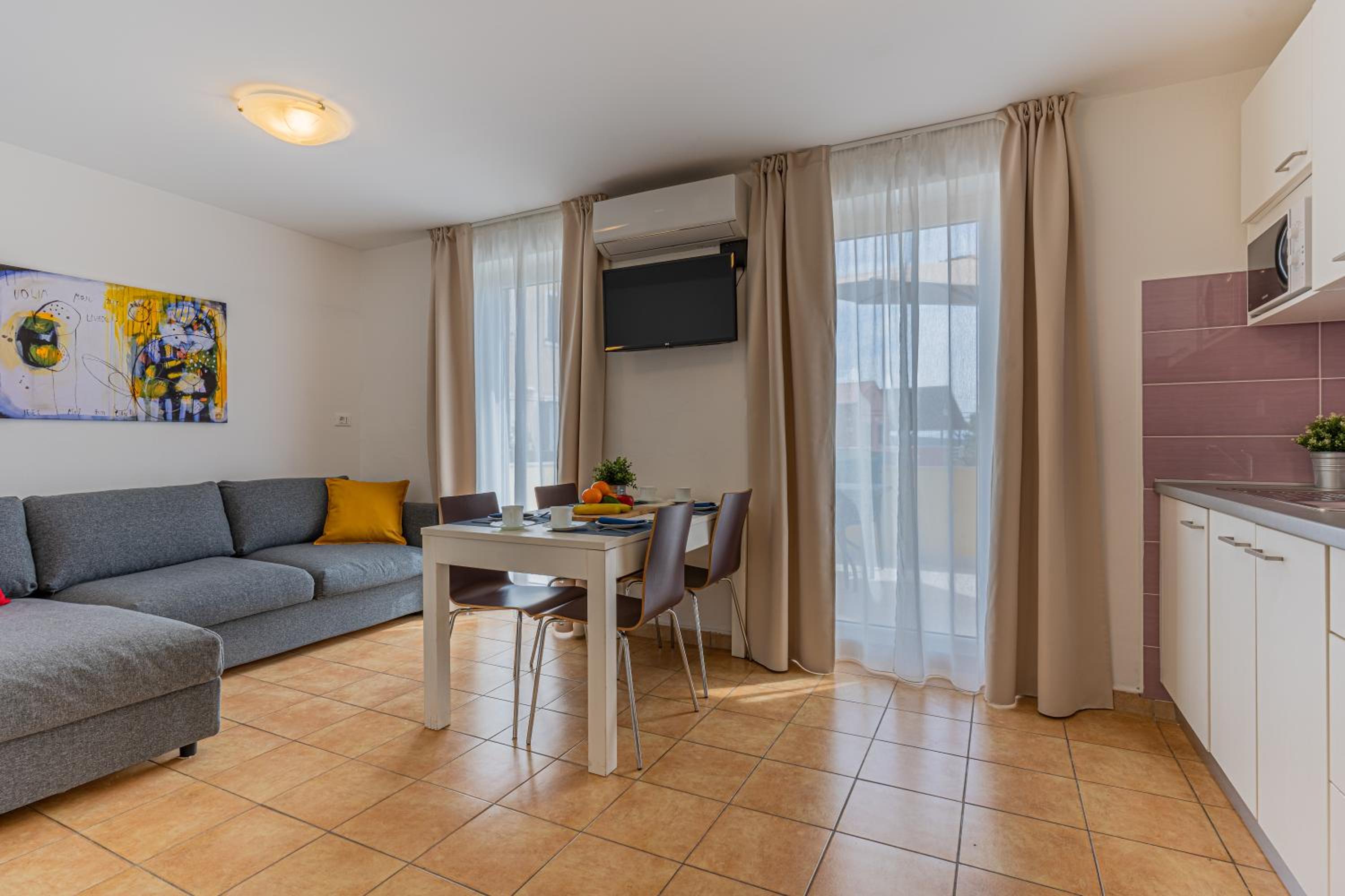 One-Bedroom Apartment with Balcony or Terrace photo 1