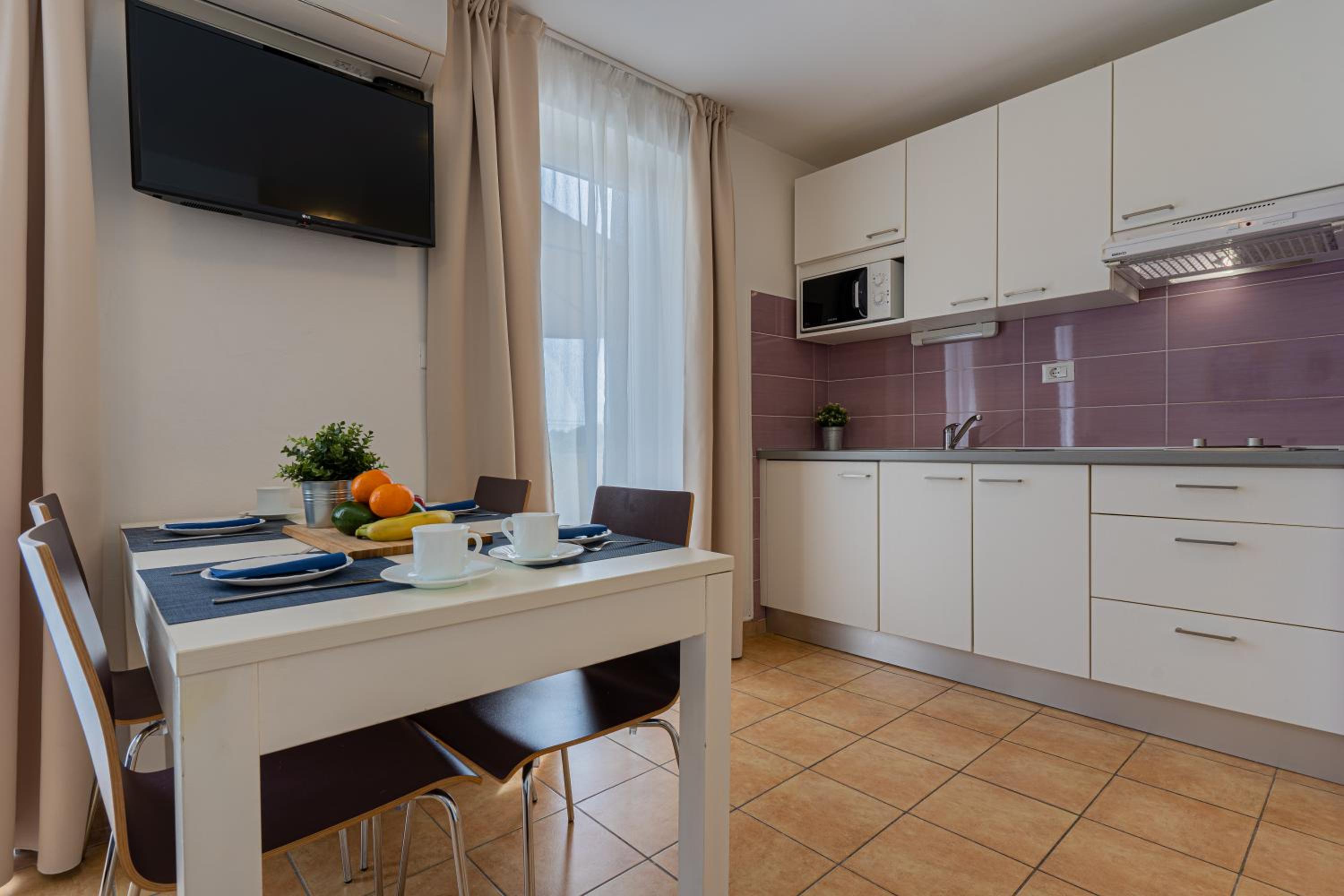One-Bedroom Apartment with Balcony or Terrace photo 2
