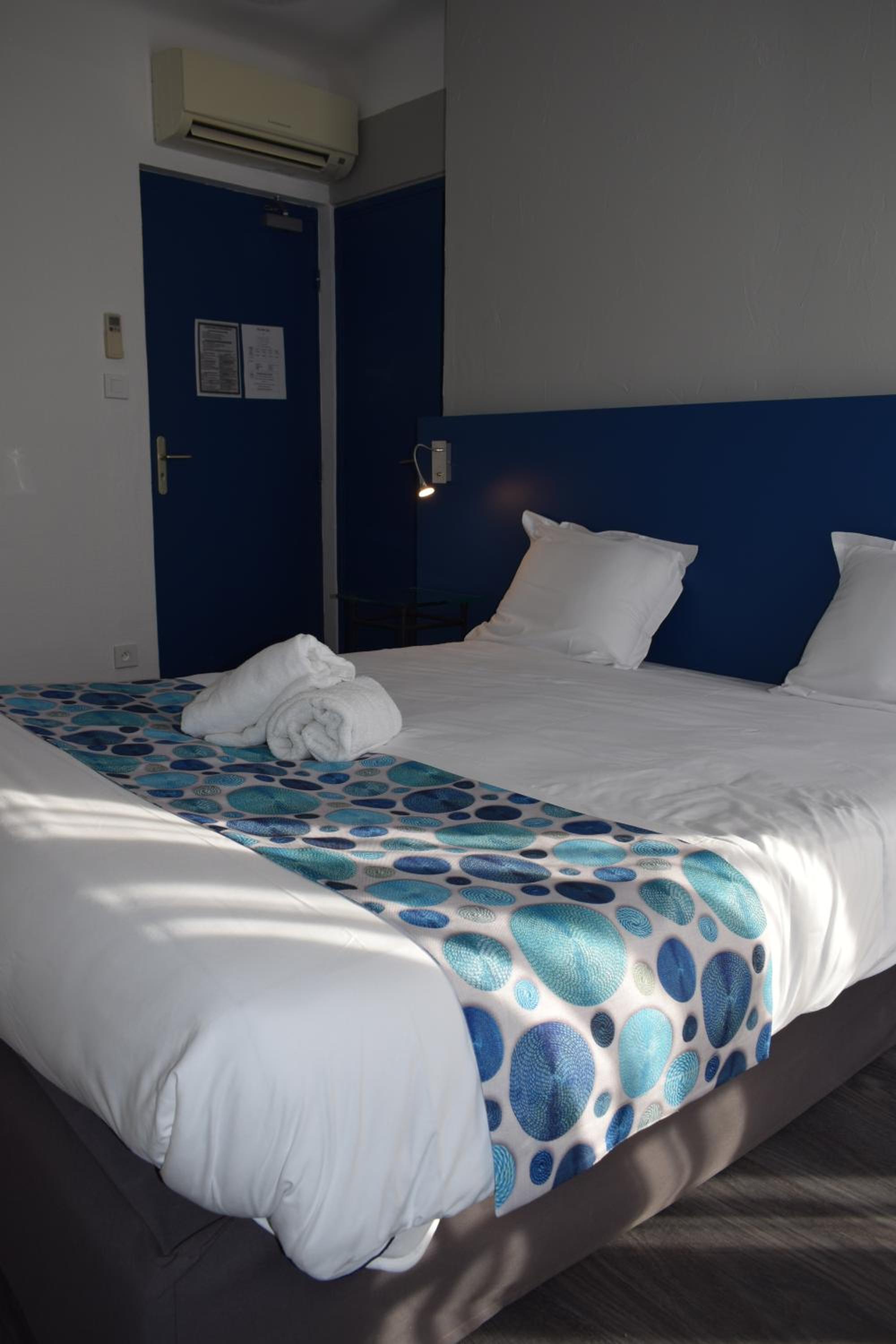 Standard Double Room - Photo 3