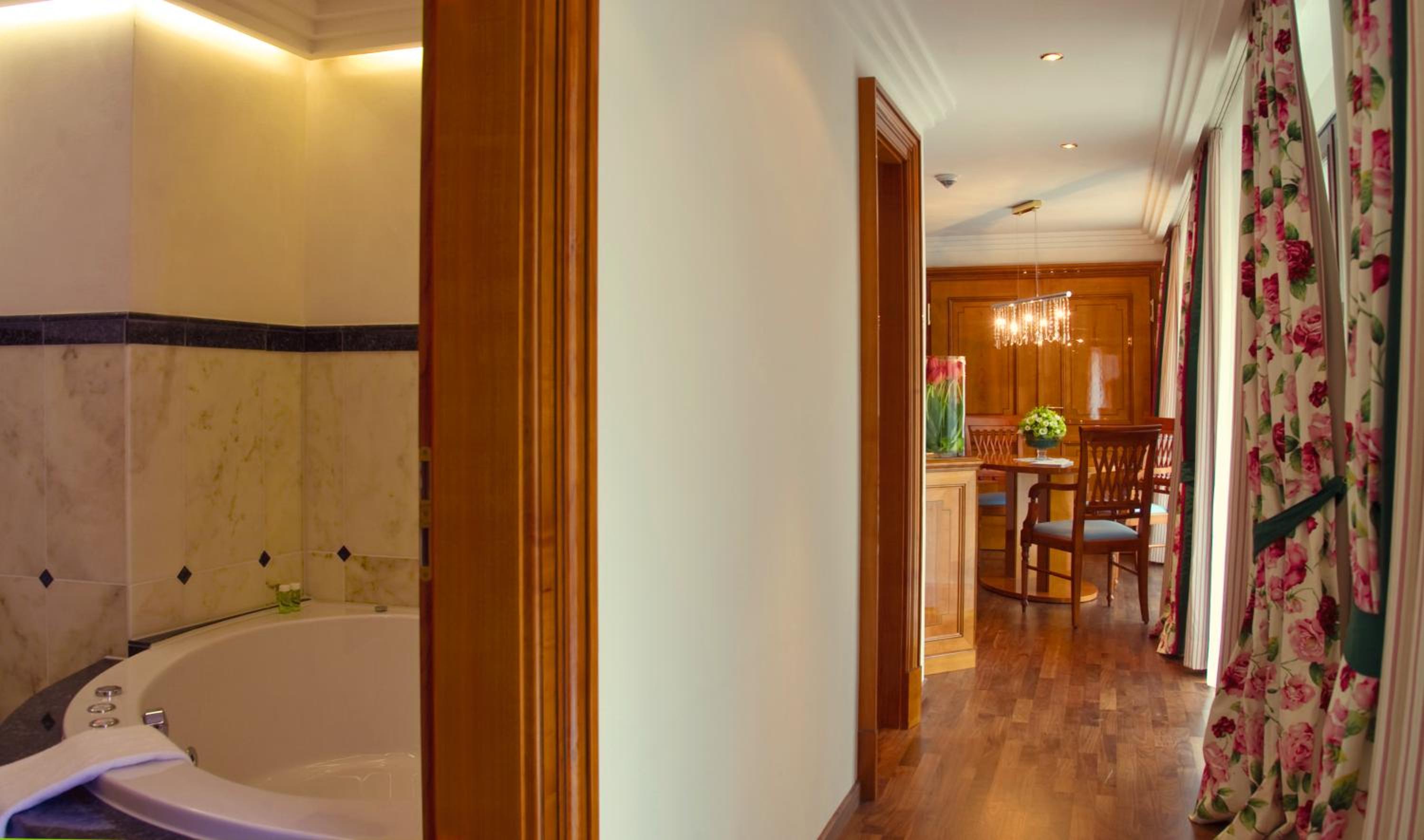 Luxury Suite Mountain and Valley View - Photo 3