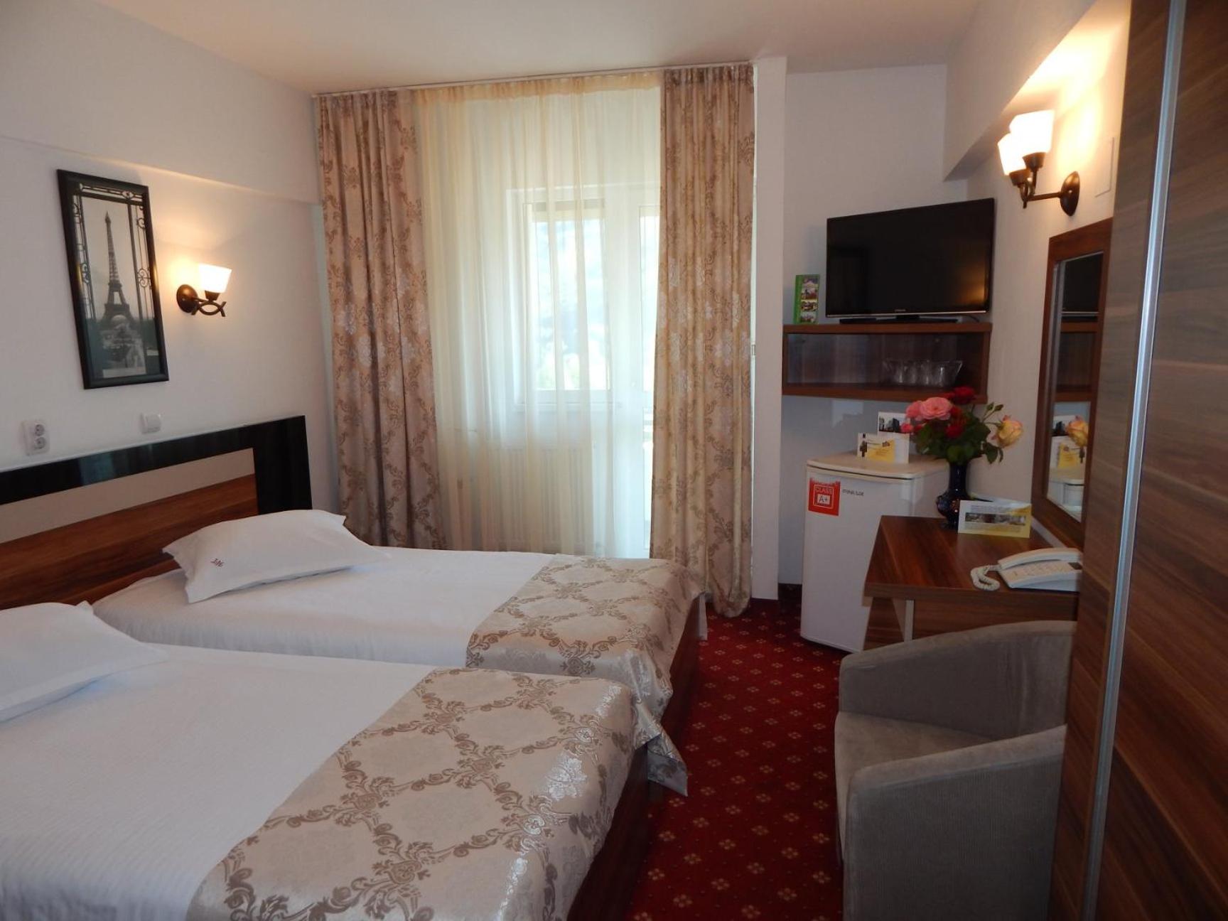 Standard Double or Twin Room photo 1