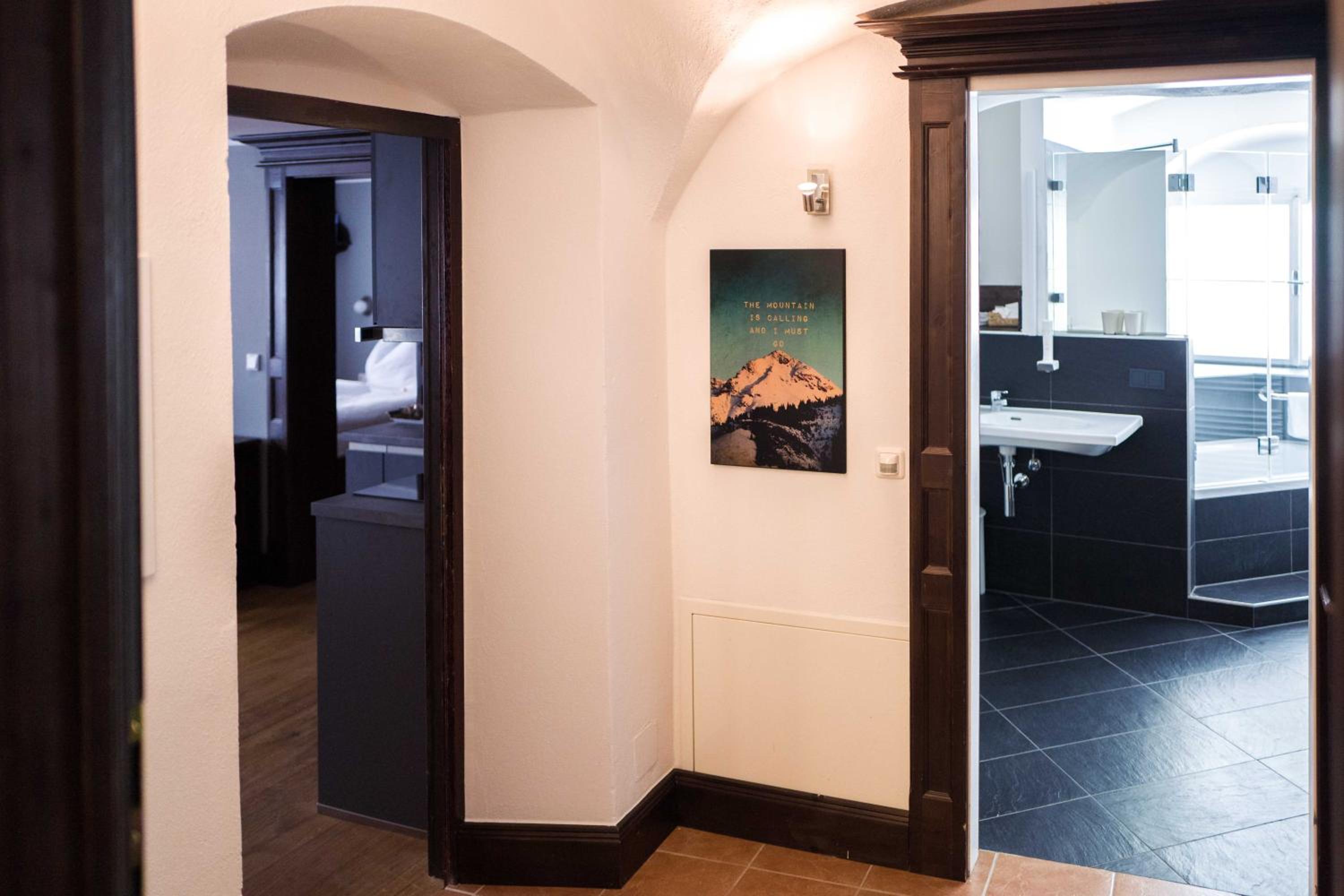 Luxury Apartment - Photo 4