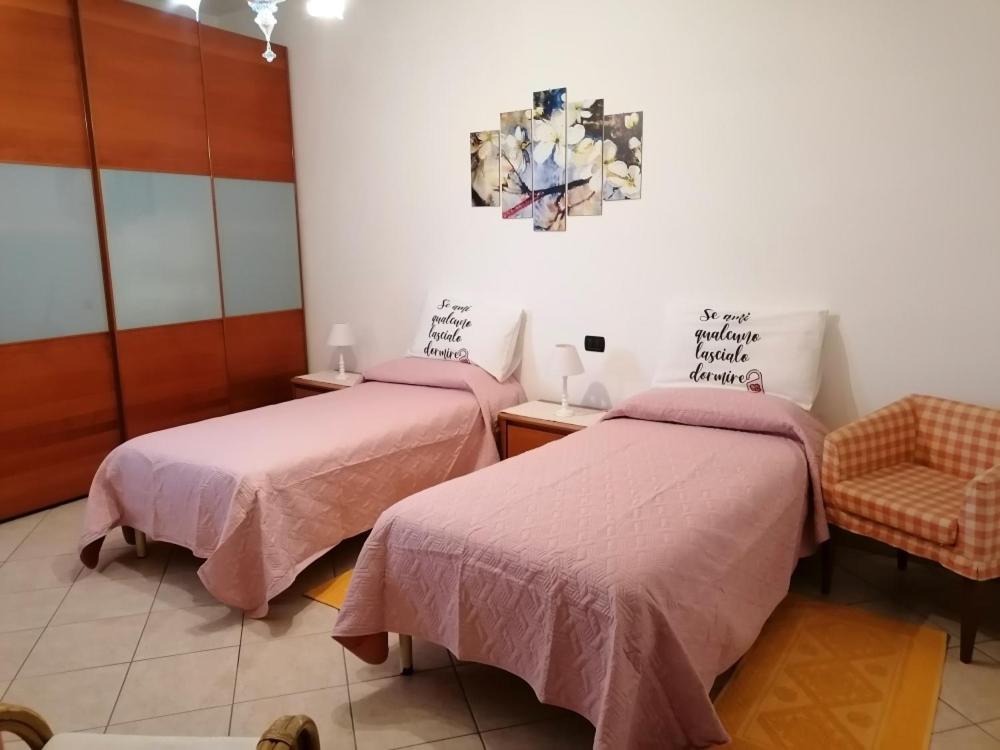 Twin Room with Private Bathroom photo 2