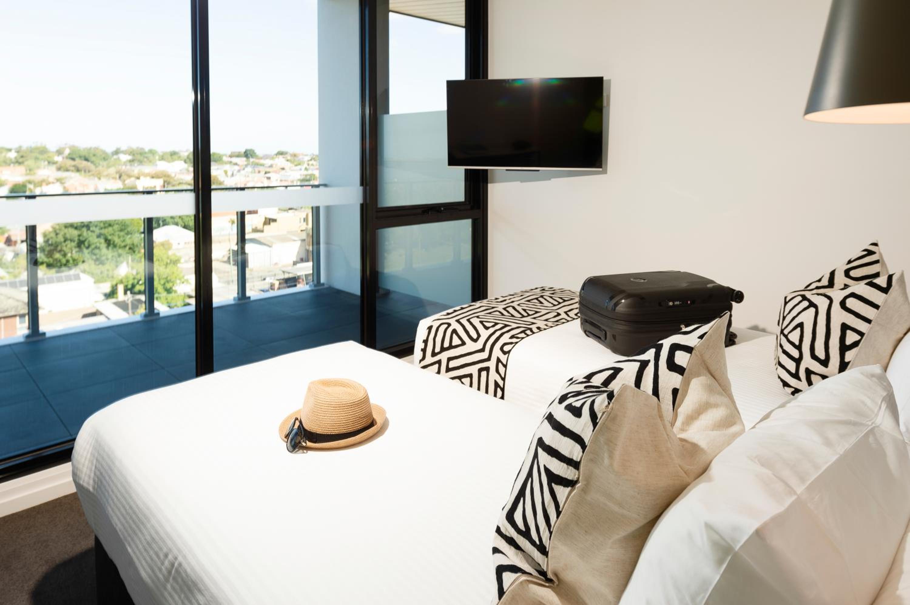 One-Bedroom Apartment with Ocean View - Photo 7