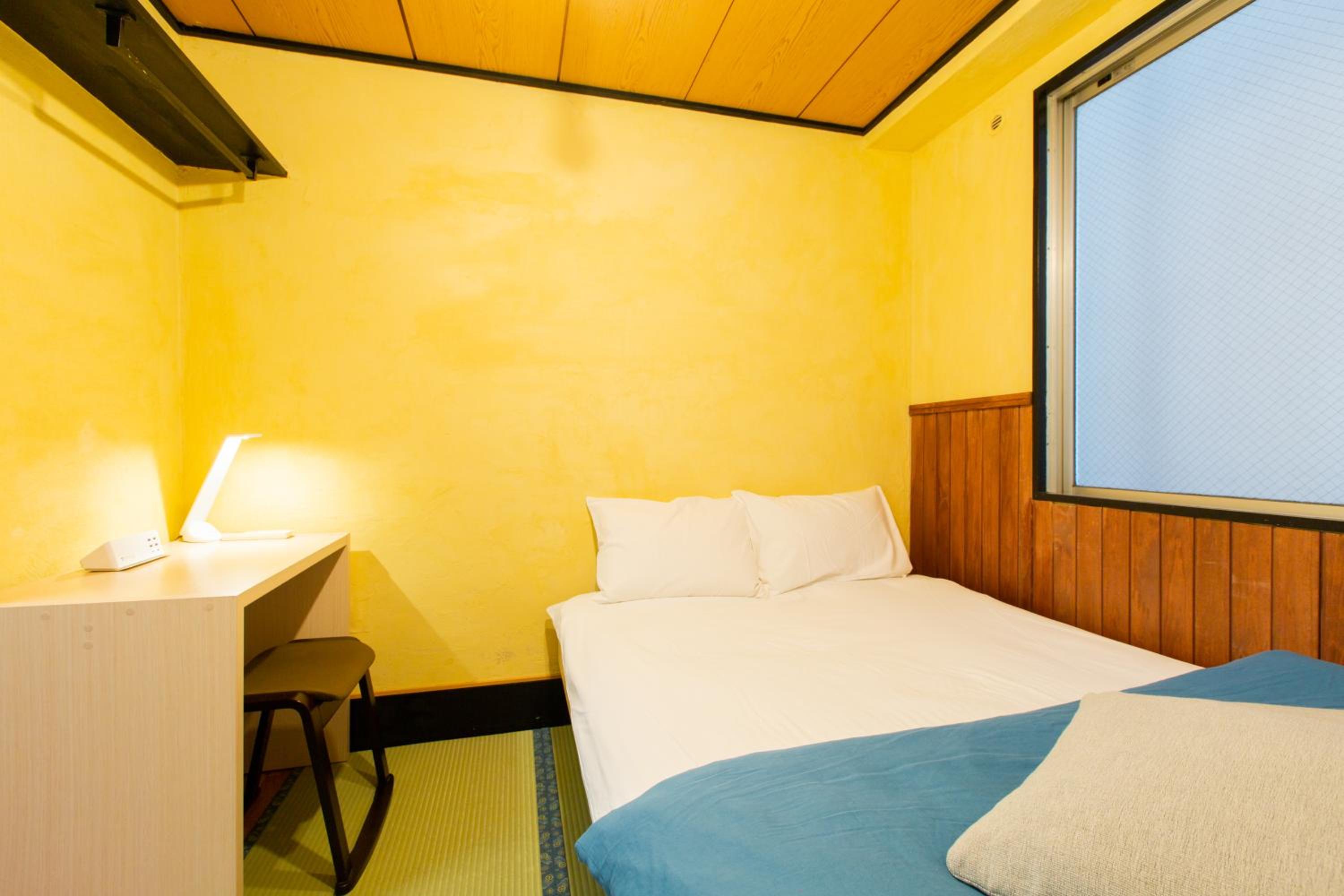 Double Room with Shared Bathroom thumbnail 5