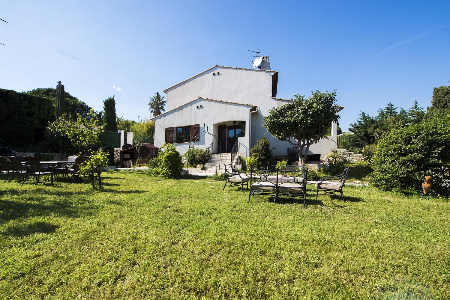 Villa photo 1