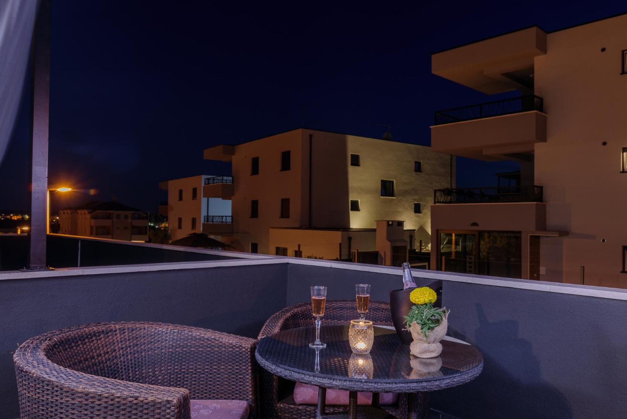 Double Room with Terrace - Photo 4