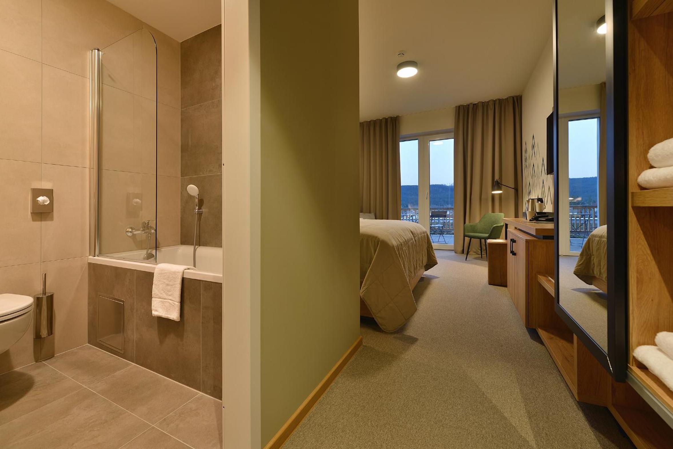 Deluxe Double Room with Terrace and Lake View