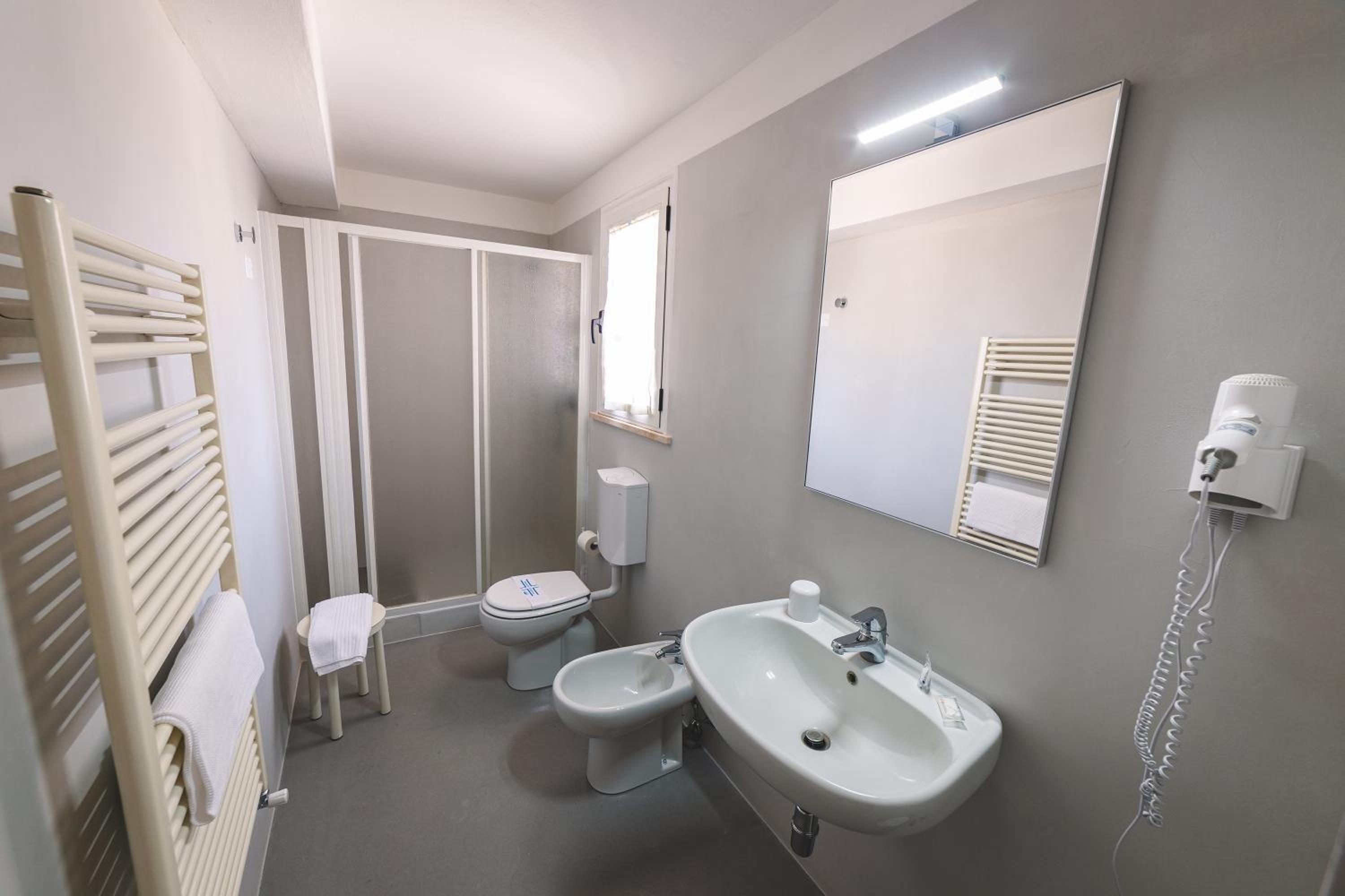 Double Room - Photo 6