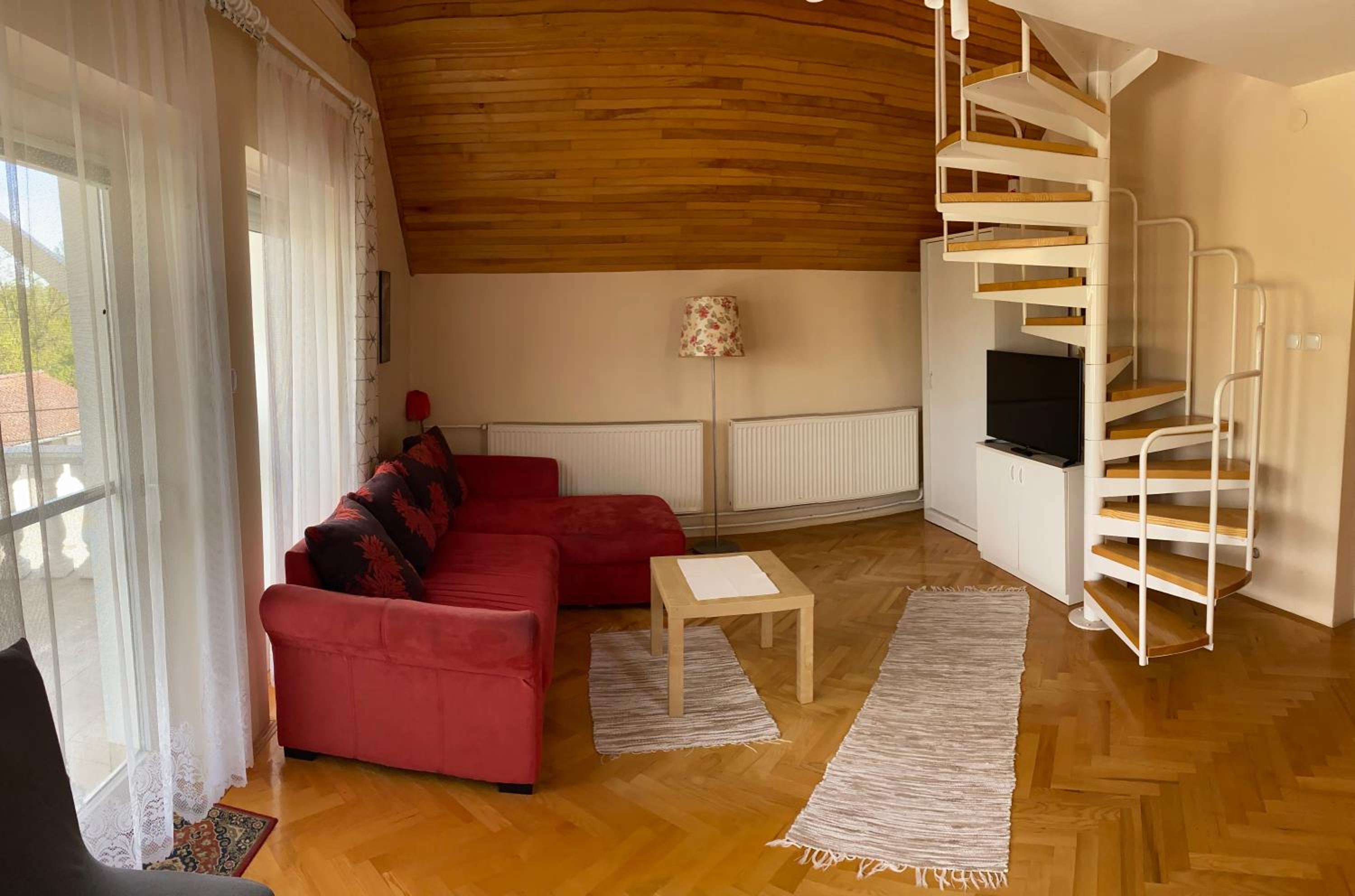 Studio - Split Level photo 2