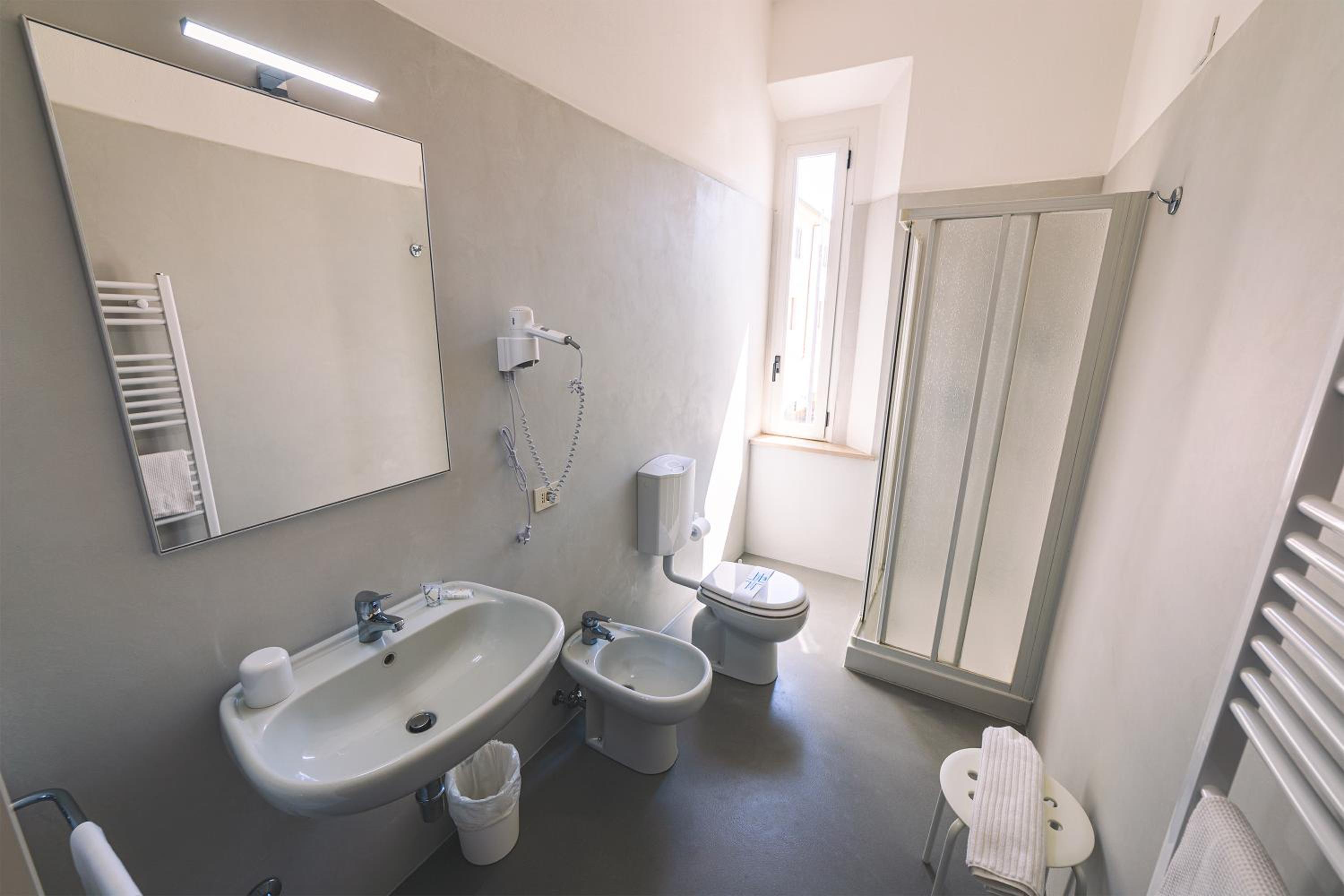 Double Room - Photo 7