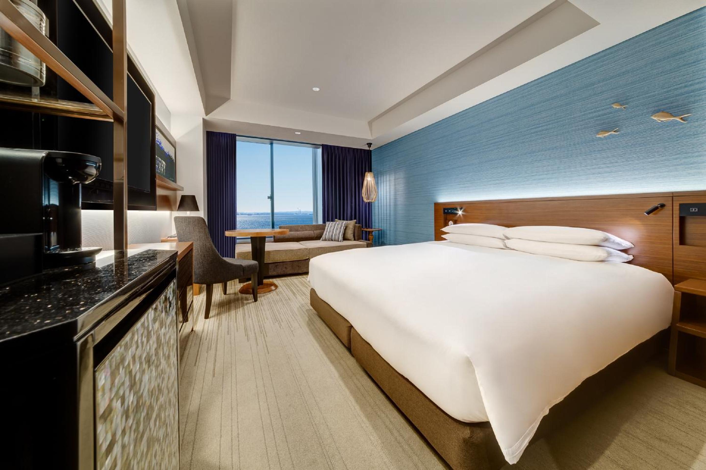 Deluxe King Room with Ocean View - Photo 1