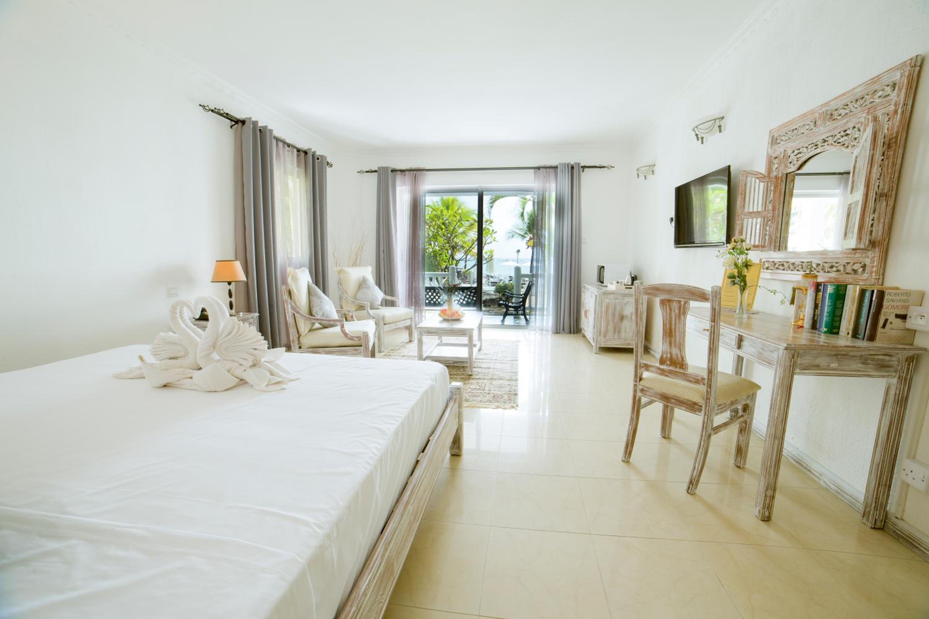 Deluxe Room with Sea View - Photo 11