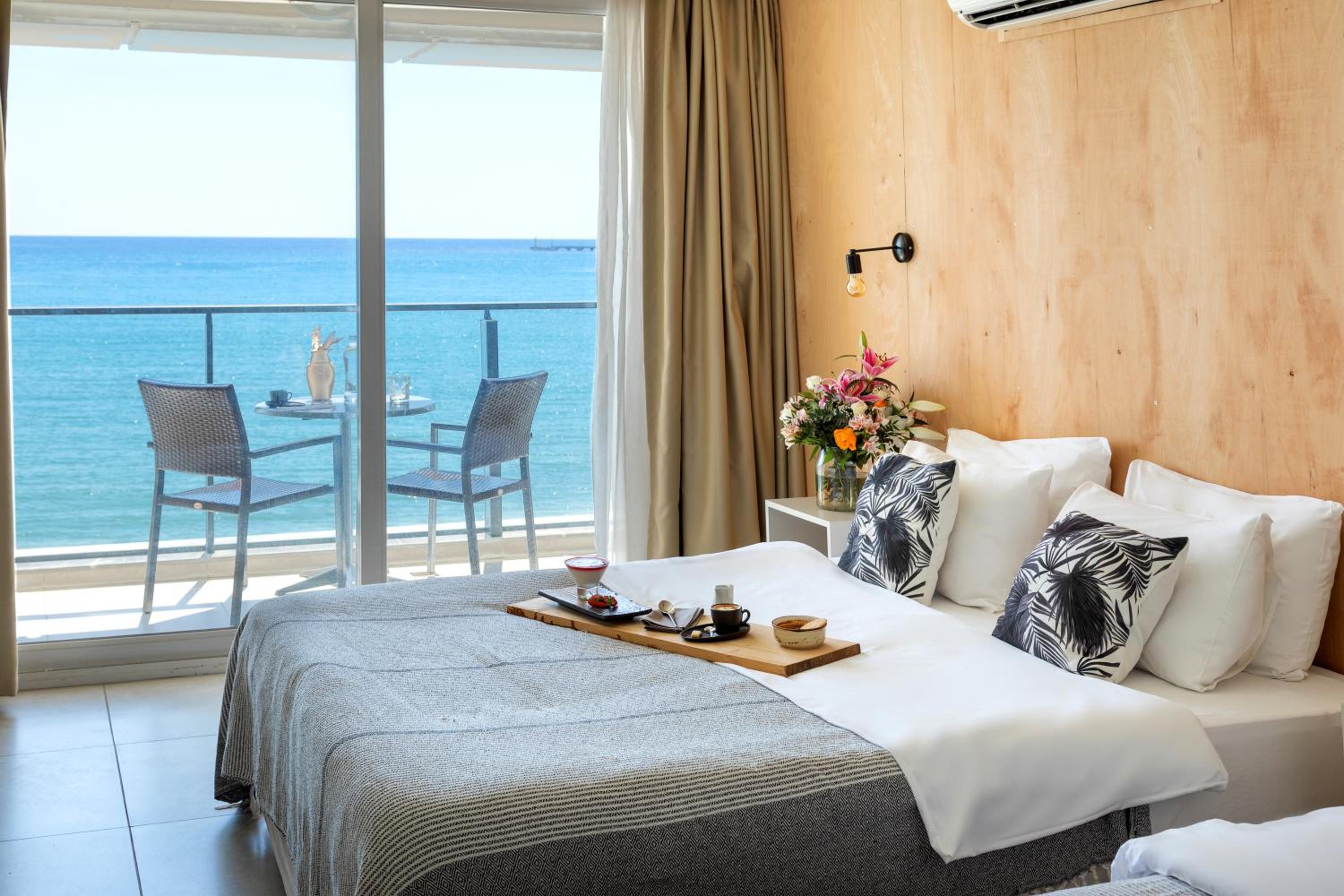 Queen Room with Sea View - Photo 1