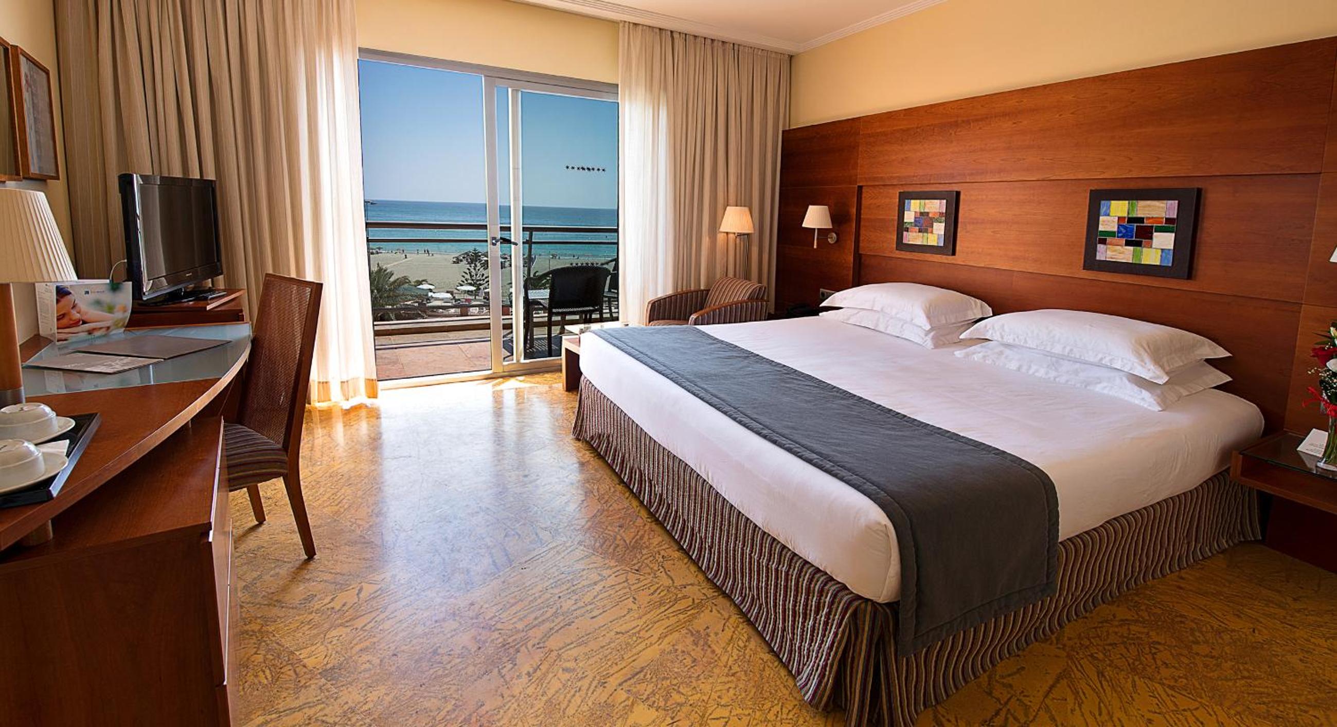Habitación Doble o Twin Superior con Vista al Mar (2 Adultos)