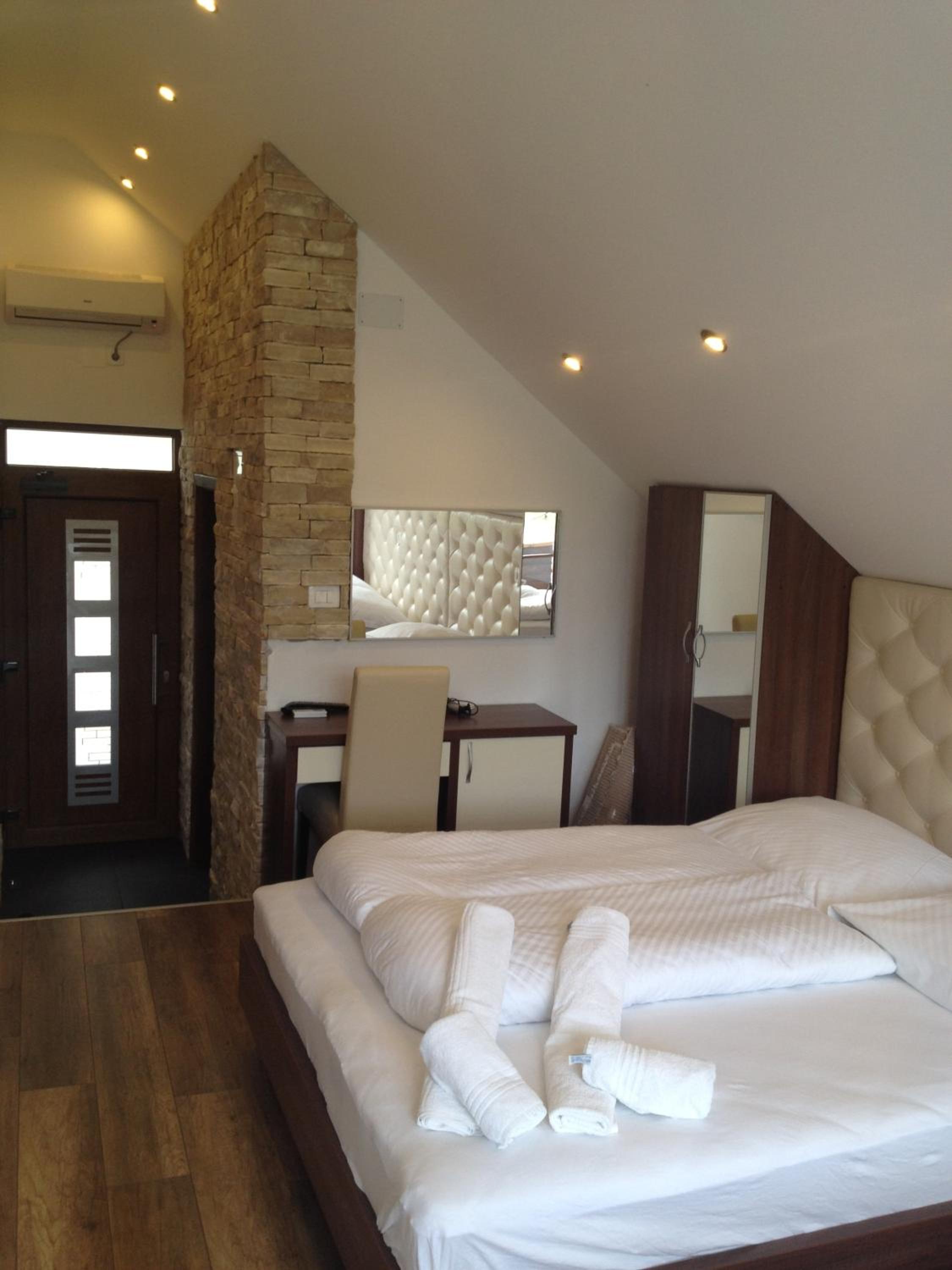 Comfort Quadruple Room - Photo 8